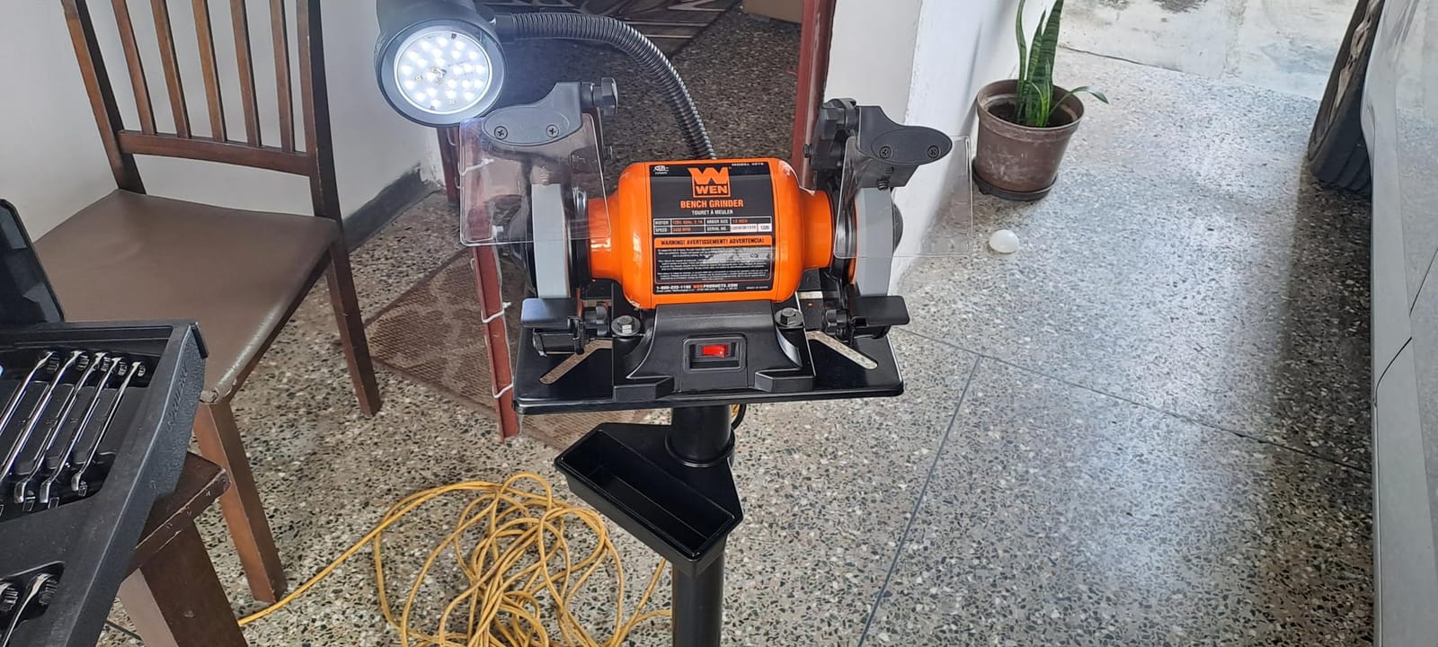 WEN BG4276 2.1-Amp 6-Inch Single Speed Bench Grinder with Flexible Work Light, Black,orange customer photo 2