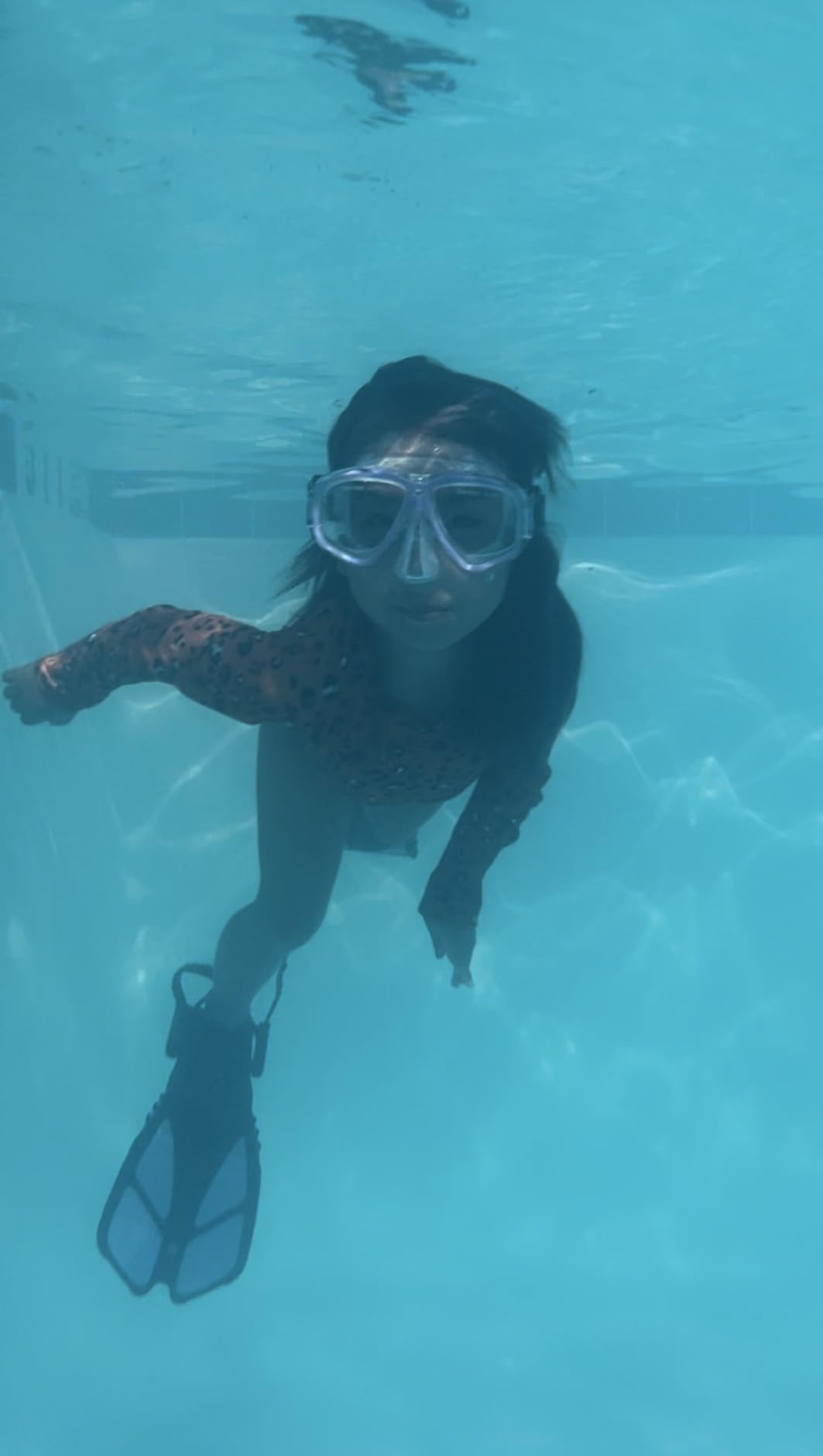 Kids Mask Fins Snorkel Set Snorkeling Packages, with Diving Mask, Snorkel, Adjustable Swim Fins, Mesh Bag, Anti-Fog Anti-Leak Snorkeling Gear for Kids for Snorkeling Swimming Diving customer photo 2