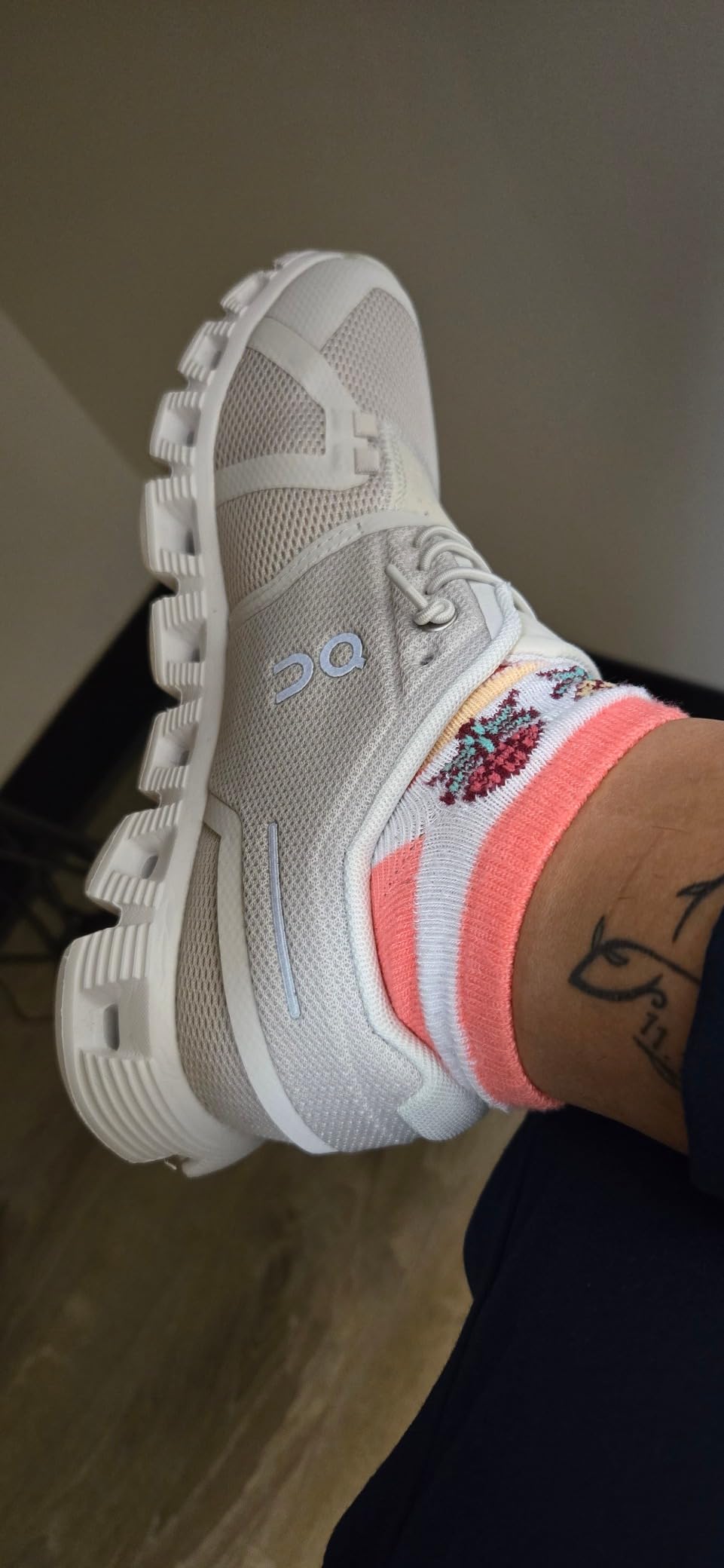 On Women's Cloud 5 Sneakers customer photo 2