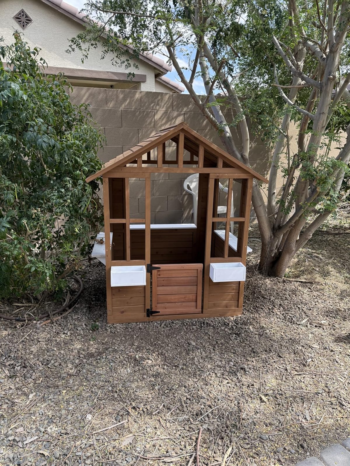 Outsunny Outdoor Playhouse Wooden Kids Playhouse with Working Door Brown customer photo 1