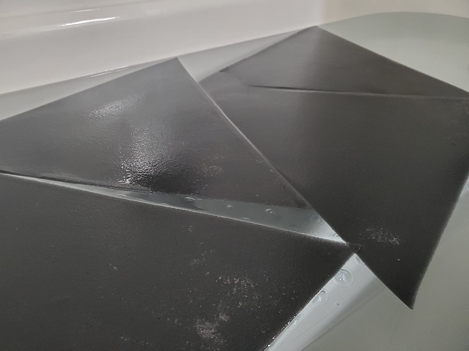 Foroomaco Triangular Pyramid Bass Traps for Ceiling Corners, 4 Pack, Black customer photo 2