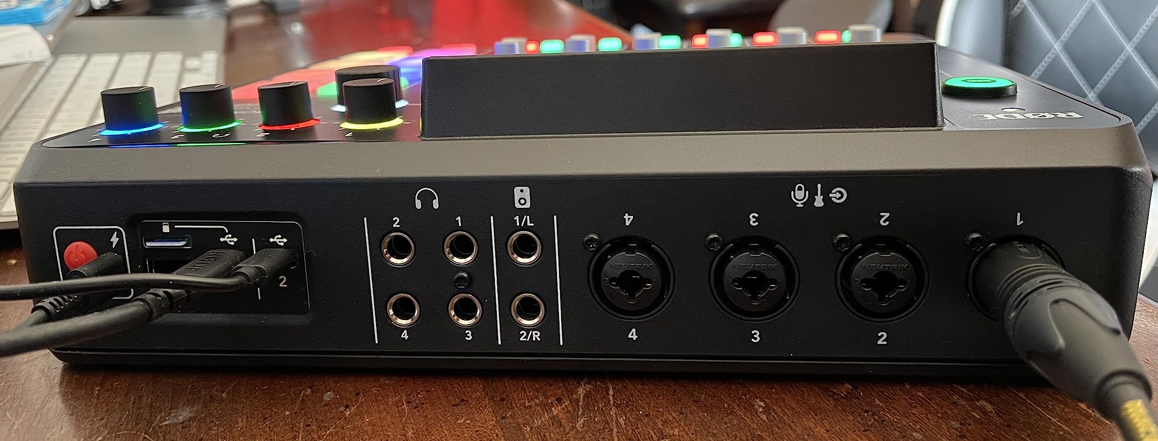 RØDE RØDECaster Pro II All-in-One Production Solution for Podcasting, Streaming, Music Production and Content Creation,Black customer photo 2