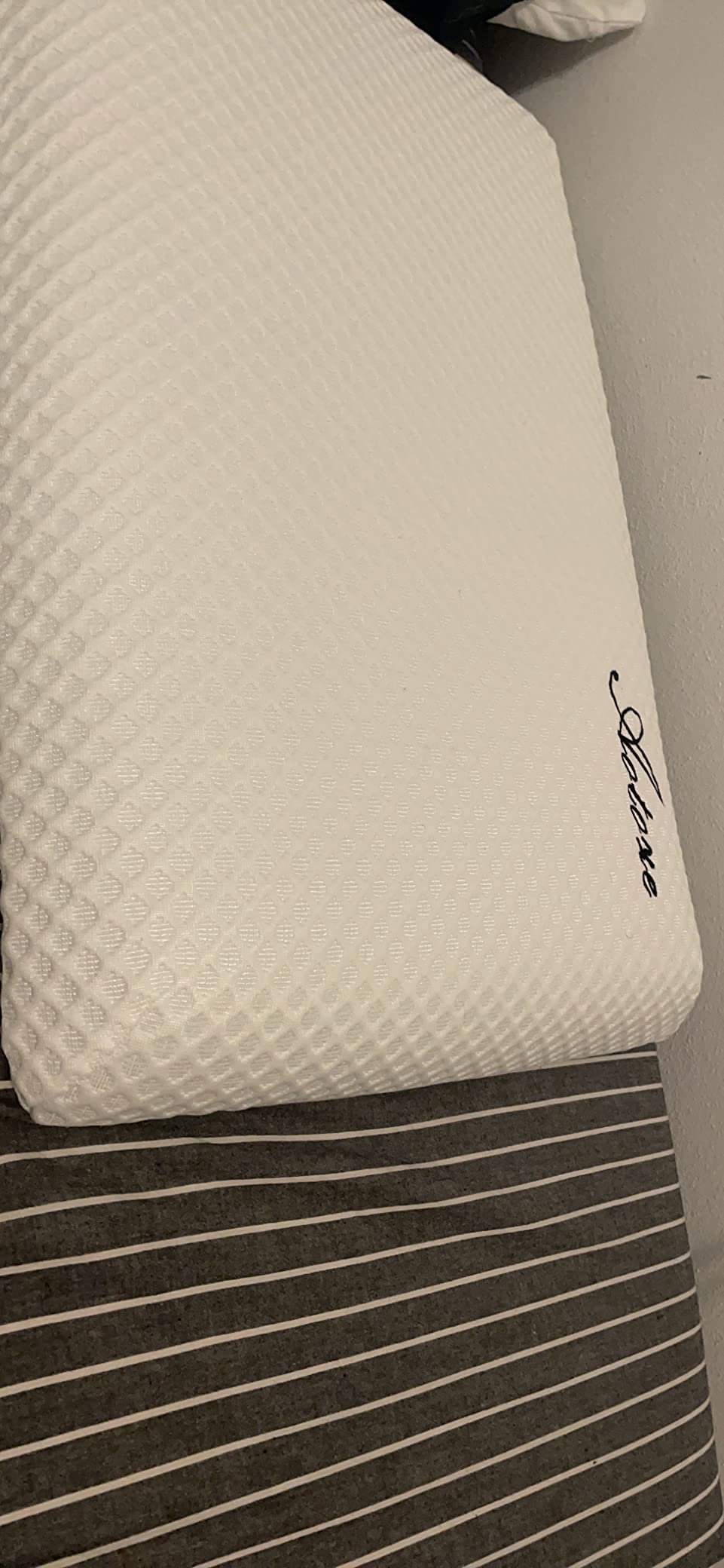 Ultra Thin & Flat Memory Foam Pillow 2.4 Inch Hight,Low Profile Slim & Thin Pillow for Stomach Sleeper,Side Sleeper,Oeko-TEX & CertiPUR-US Double Certification 23.5 x 15.5 x 2.4 Inches customer photo 2