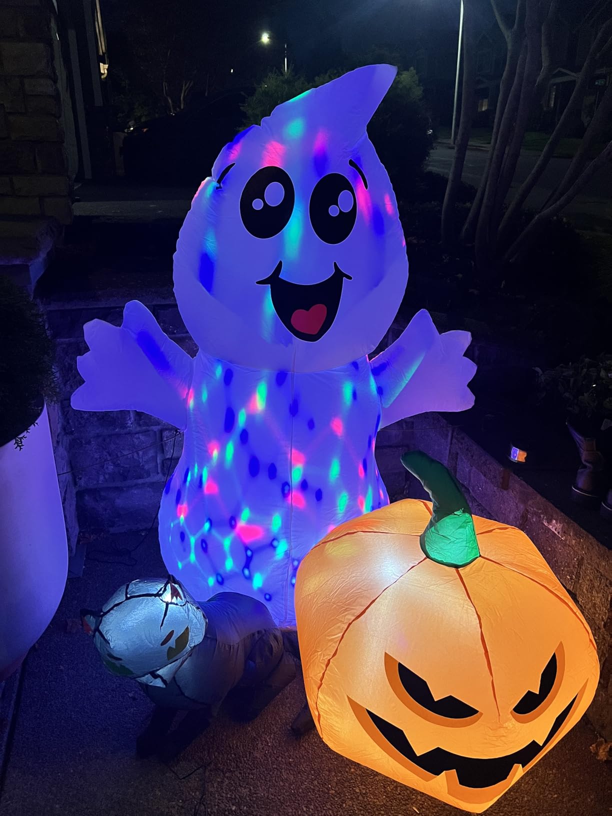COMIN Halloween Inflatable 5FT Ghost with Black Cat and Pumpkin, Built-in LEDs Blow Up Yard Decoration for Party Outdoor Yard Garden Lawn customer photo 1