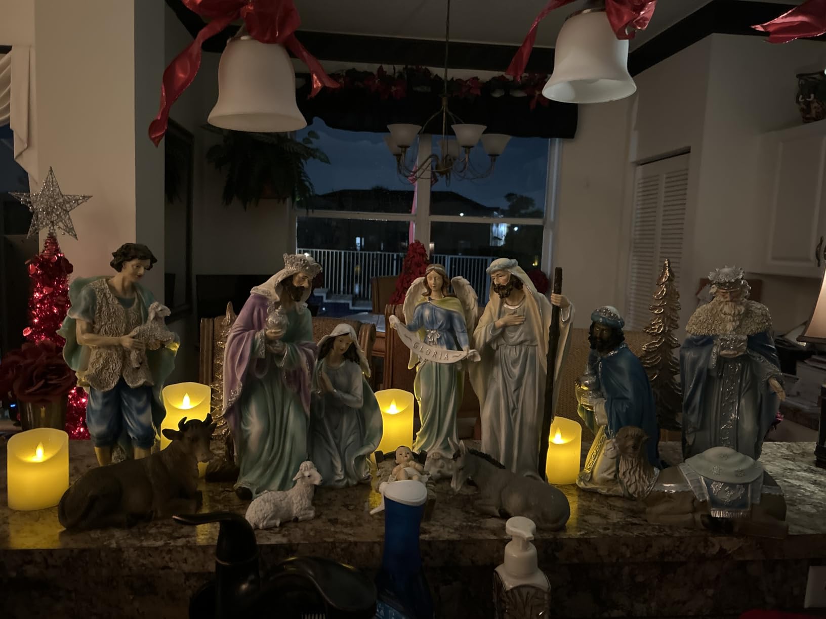 Glitzhome 12Pcs Ivory Resin Nativity Figurines Set Christmas Nativity Sets Tabletop Scenes Ornaments Xmas Nativity Collectible Figurines Indoor Decor Miniatures Statues Figures10.00