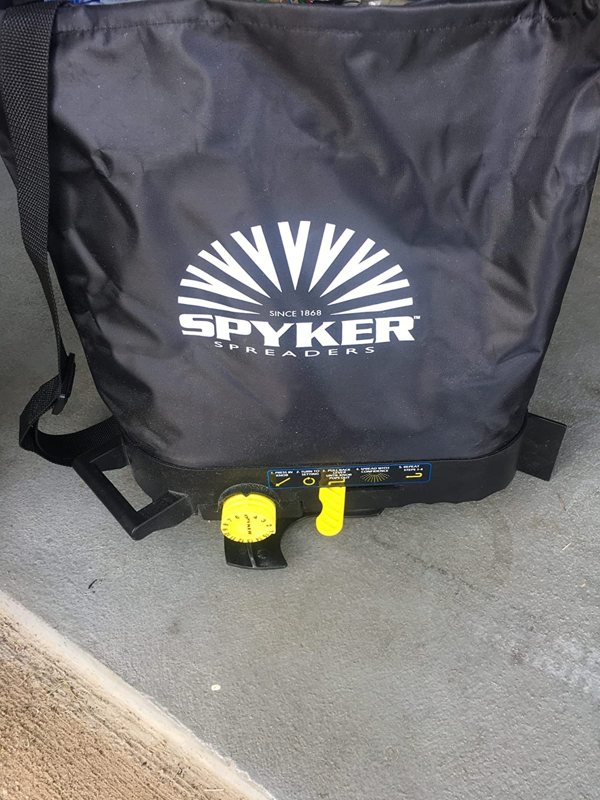 Spyker 25lb Bag Spreader with Material Viewing Window & Easy Calibration System - Black customer photo 1