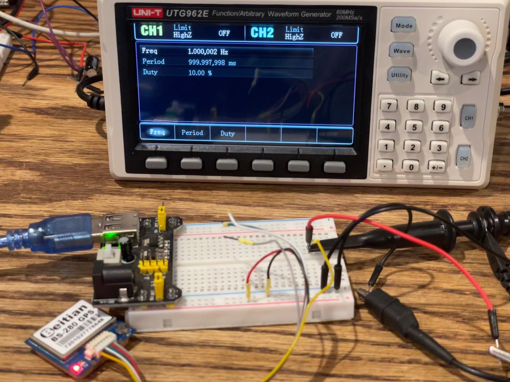 UNI-T UTG962E Arbitrary Waveform Generator Function Signal Generator customer photo 1