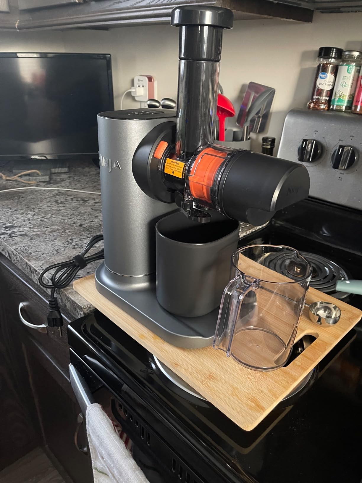 Ninja NeverClog Cold Press Juicer, 24oz Jug, 36oz Pulp, Charcoal, JC151 customer photo 1