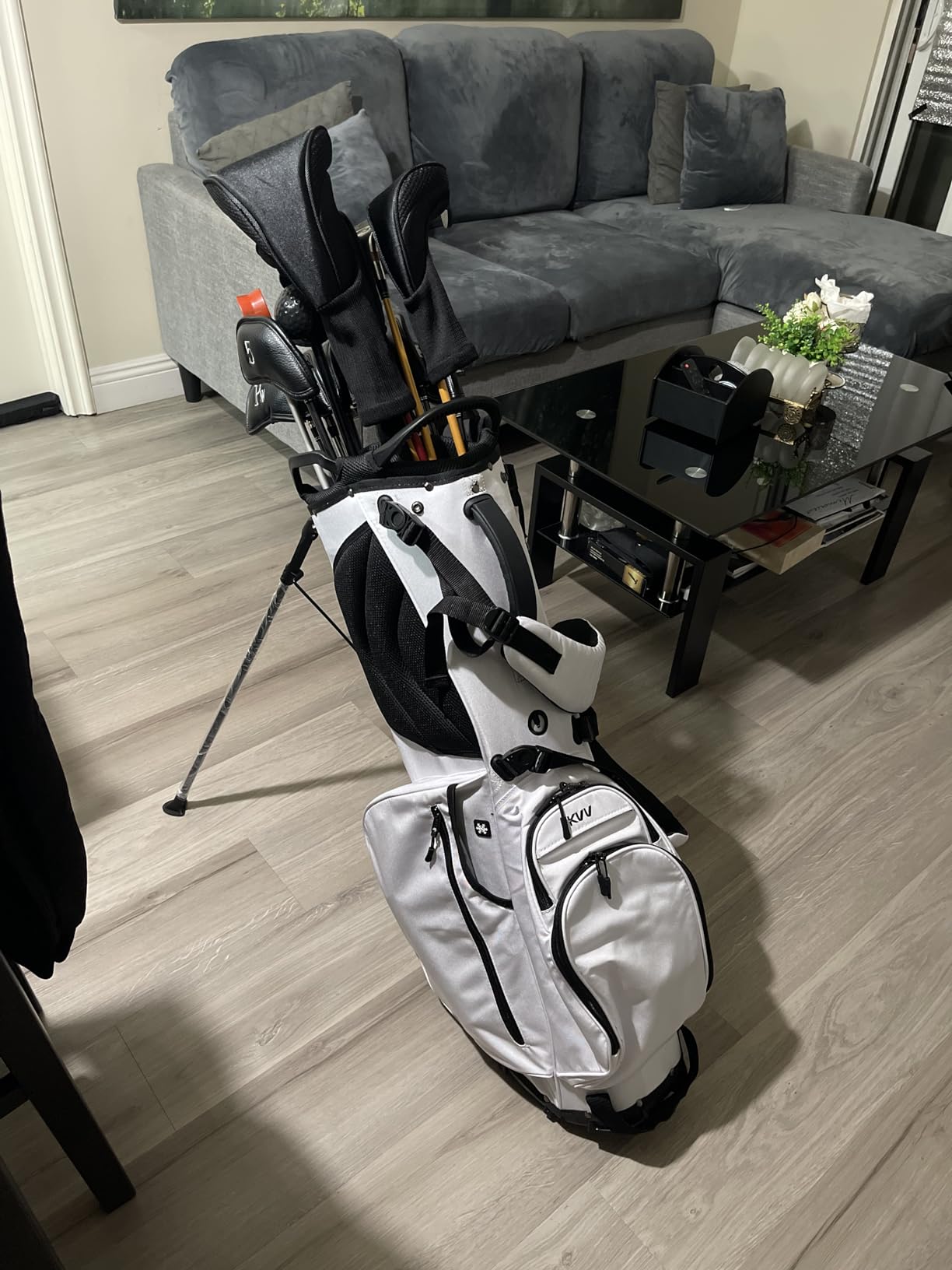 KVV Lightweight Golf Stand Bag with 7 Way Full-Length Dividers, 5 Zippered Pockets, Automatically Adjustable Dual Straps，Elegant Design customer photo 1