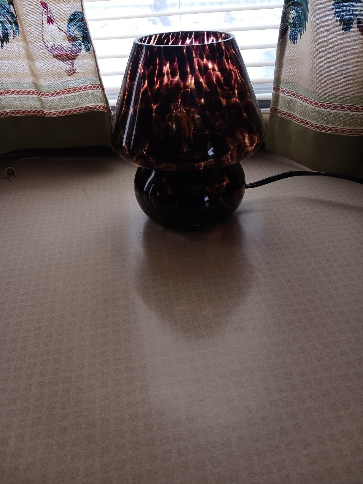 ONEWISH Mushroom Lamp Small Vintage Table Lamp for Bedroom Nightstand, Bedside Lamp Translucent Glass Stepless Dimmable, Murano Aesthetic Home Decor for Living Room Kitchen(Black) customer photo 1