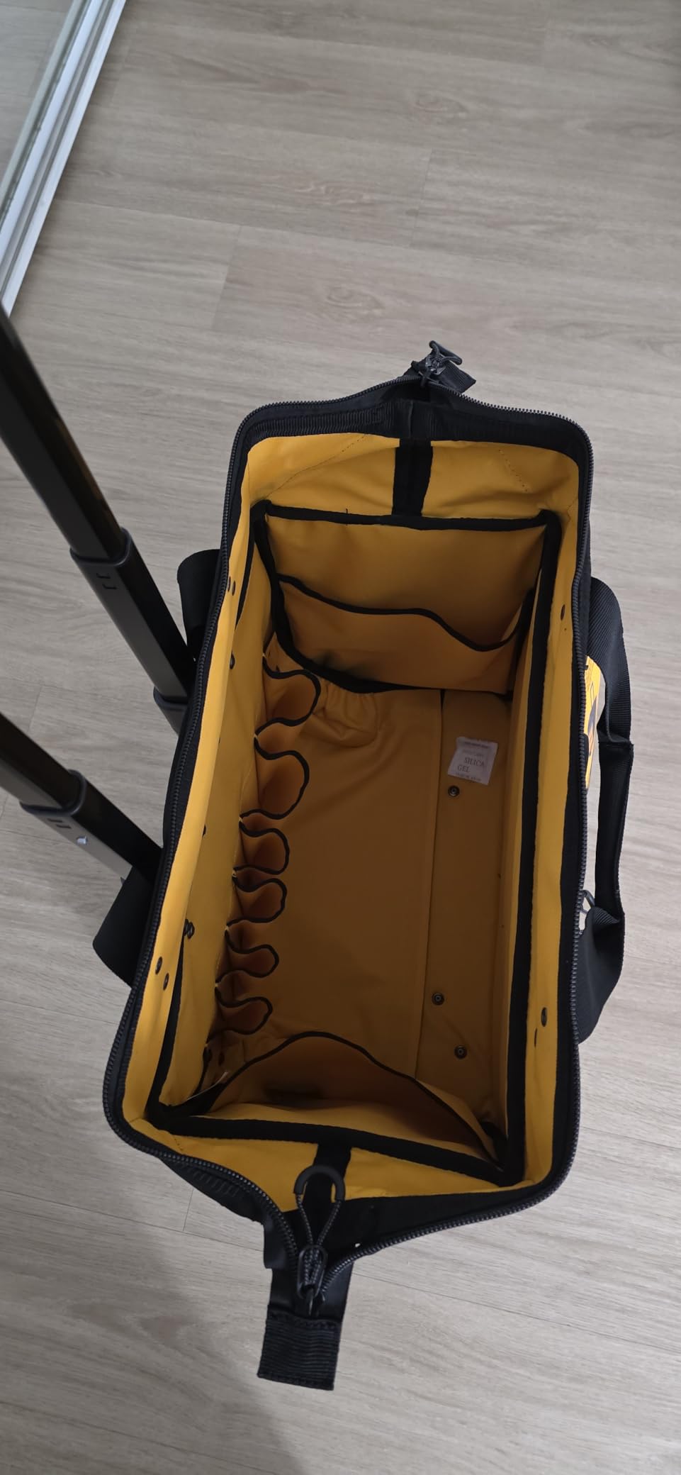 DEWALT 18 Inch Rolling Tool Storage Bag with 27 Pockets (DWST560107) customer photo 2