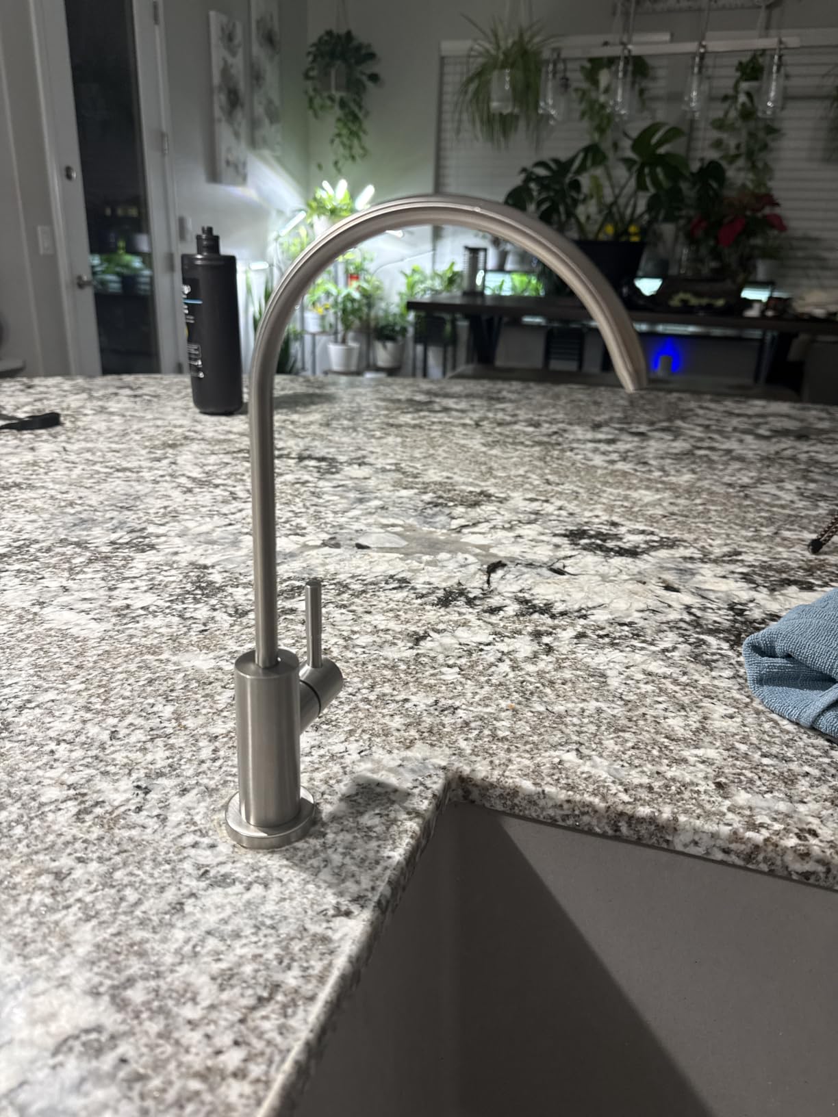 WEWE Touchless Kitchen Faucet, 2-Mode Sprayer, Matte Black, Pull-Down customer photo 1