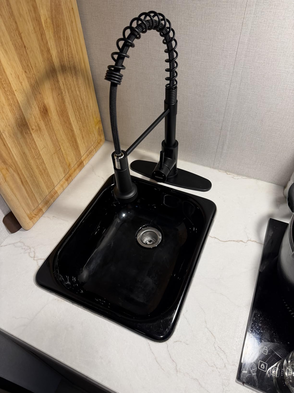 WEWE Touchless Kitchen Faucet, 2-Mode Sprayer, Matte Black, Pull-Down customer photo 2