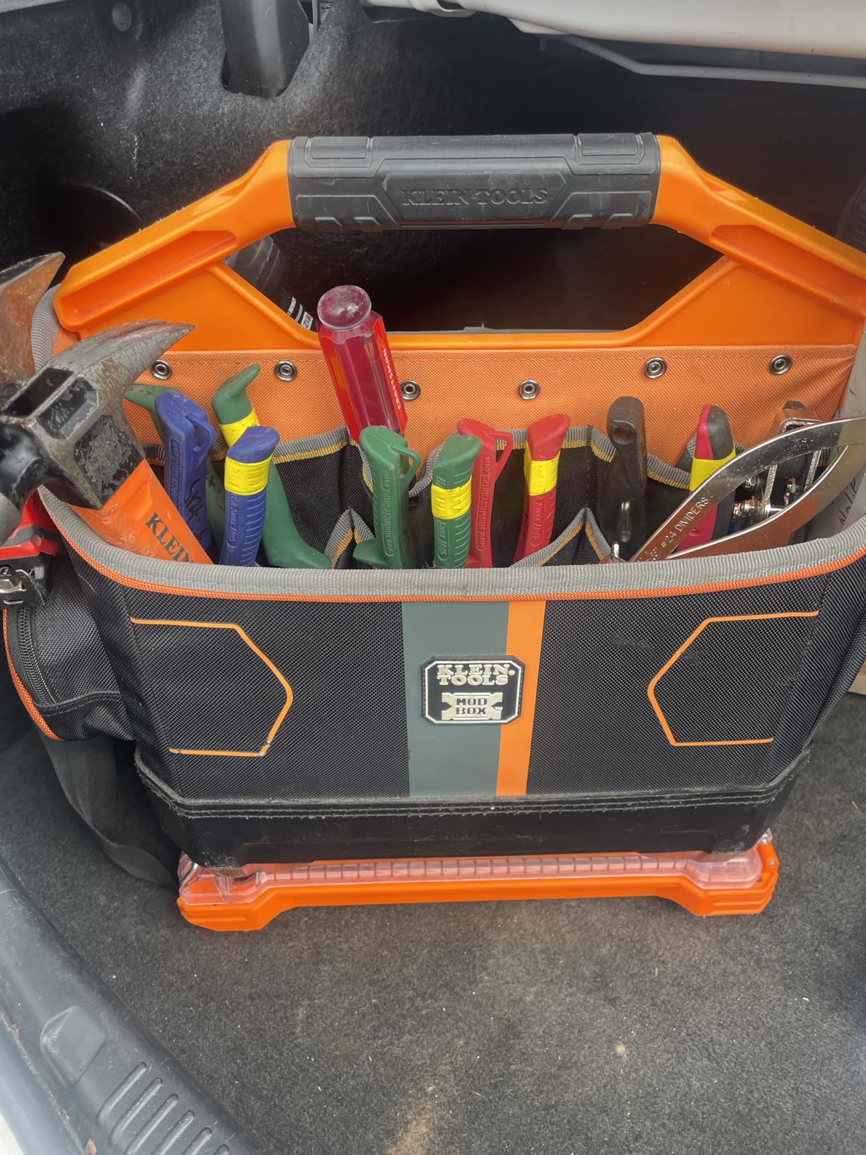 Klein Tools 62202MB MODbox Tool Tote, Part of the MODbox Mobile Workstation, 33 Pockets, Ample Tool Storage, Zipper Pocket for Small Items customer photo 2