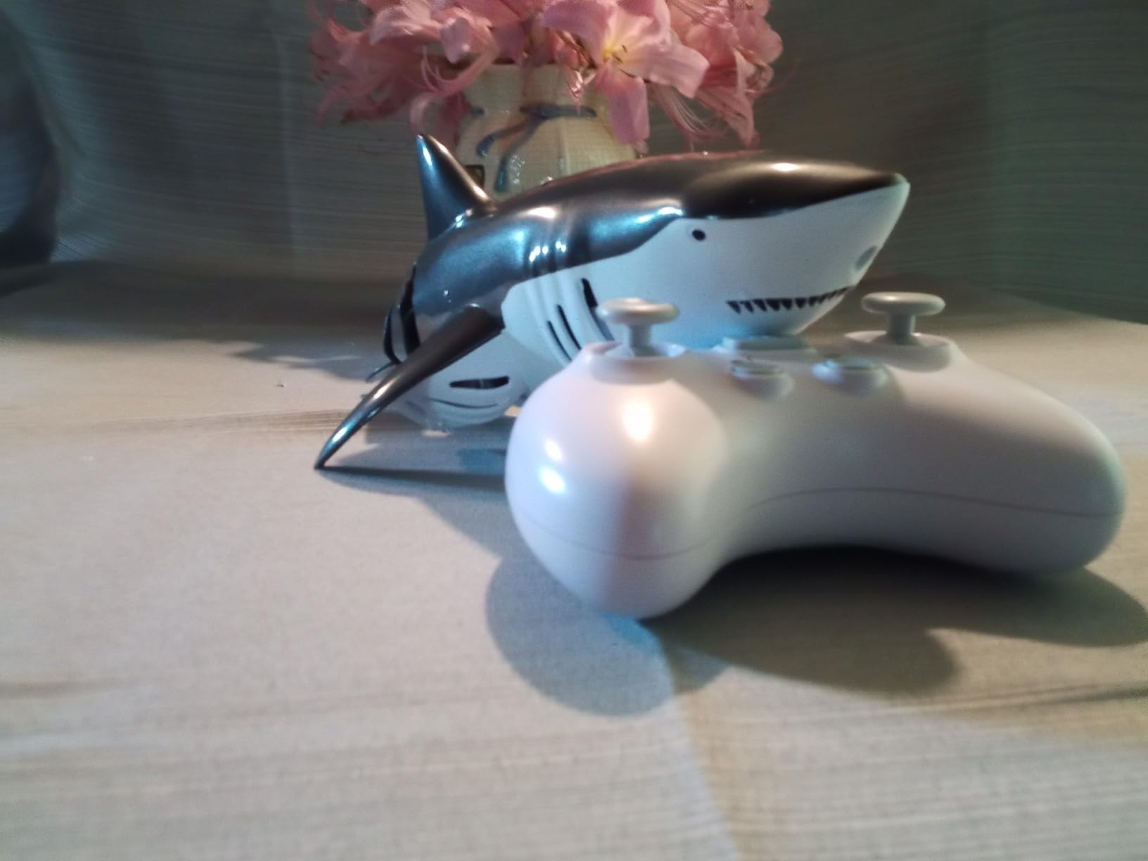 Bennol 2.4Ghz Remote Control Shark Toys for Boys Kids, 1:18 Scale High Simulation Shark for Pool, Electric RC Sharks Fish Toys with Light & Spray Water Function for 6 7 8 9 Year olds Kid Boys customer photo 2