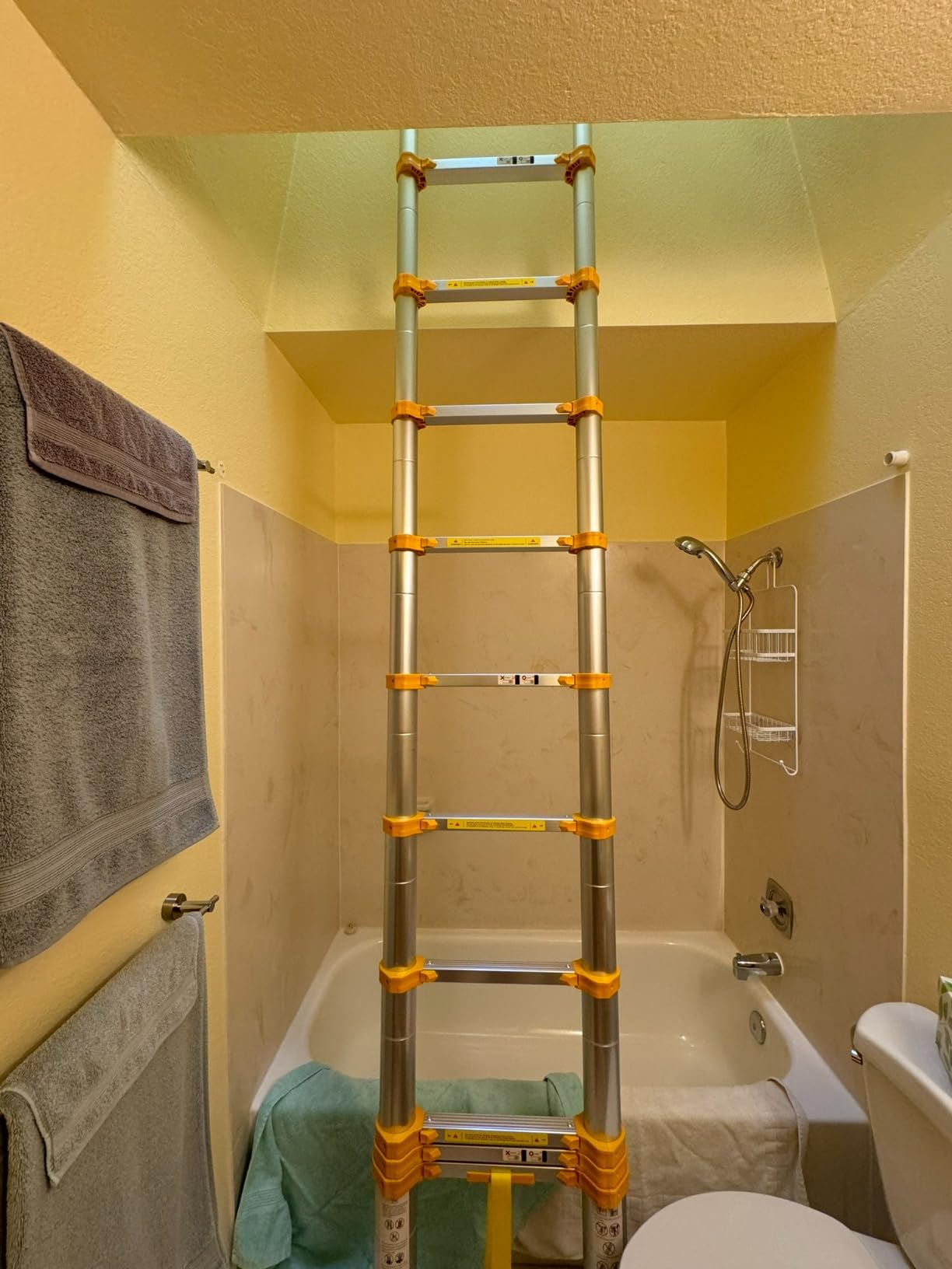 BOWEITI Aluminum Telescoping Ladder, 15.5FT Collapsible, 330 lbs Load, Silver customer photo 2