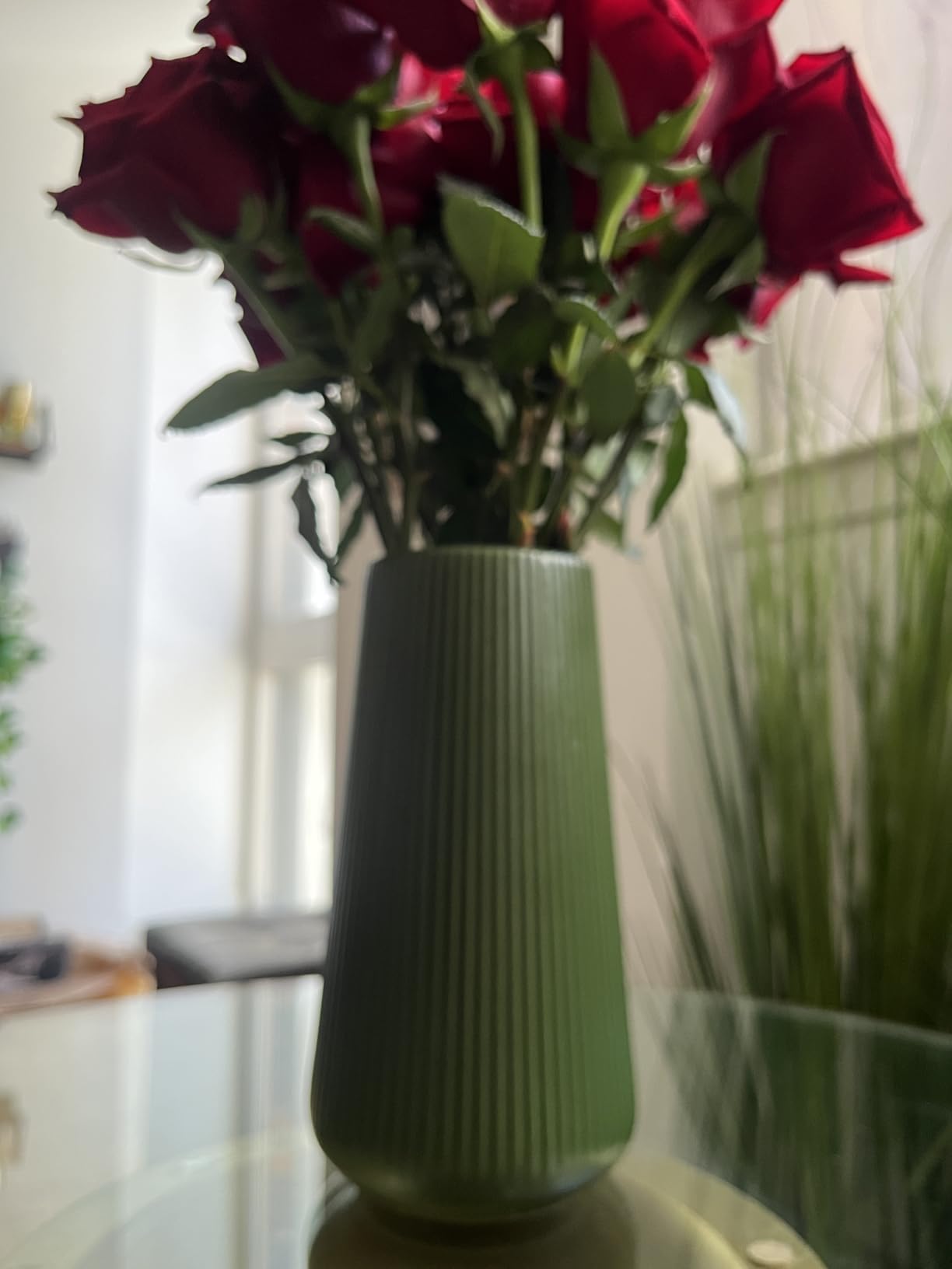 White Ceramic Vase, GUKJOB Small Cute Flower Vase for Pampas Grass, Home, Living Room, Dining Table, Farmhouse, Office Decor, Bedroom, Table, and Kitchen Shelf (White) customer photo 1