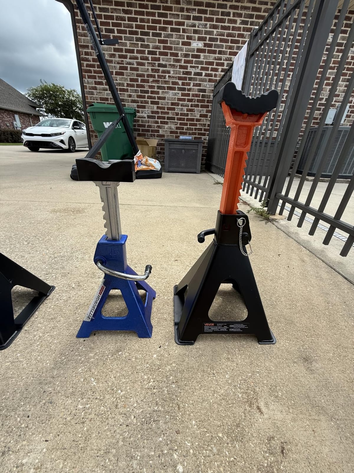 VEVOR Jack Stands 6t/13000lbs Capacity Car Jack Stands Double Locking 2 pcs customer photo 1