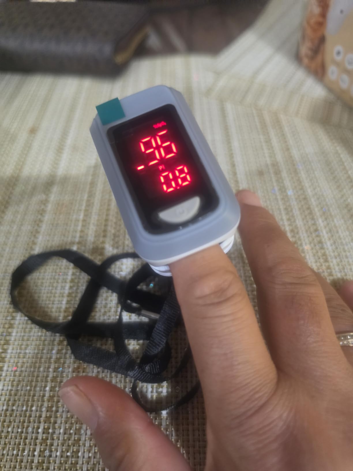 HOLFENRY Pulse Oximeter Fingertip - Large Display Oxygen Monitor Fingertip with Fast 5-8s Reading for SpO2/Heart Rate/PI, Accurate Pulse Ox for Home/Sports/Travel, Batteries & Lanyard Included customer photo 1