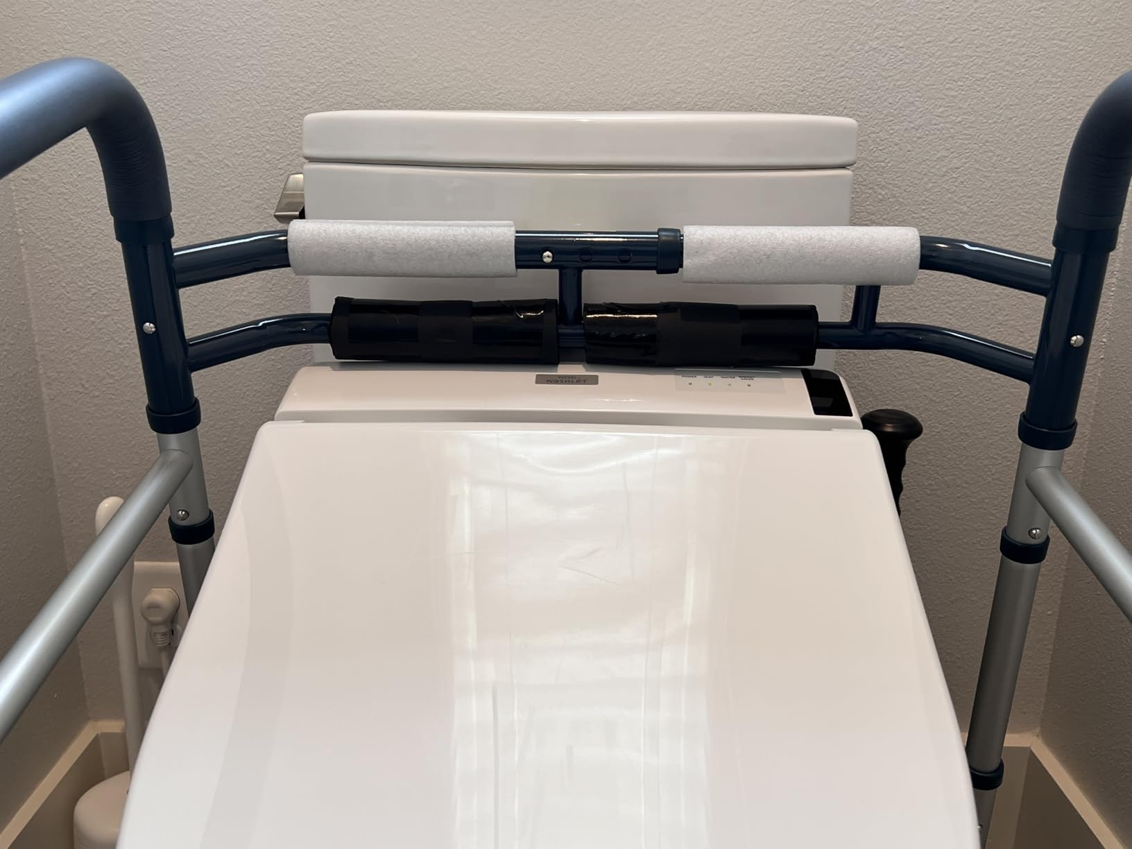 Lianjindun Toilet Safety Rails, 350 lbs, Adjustable Height & Width customer photo 1