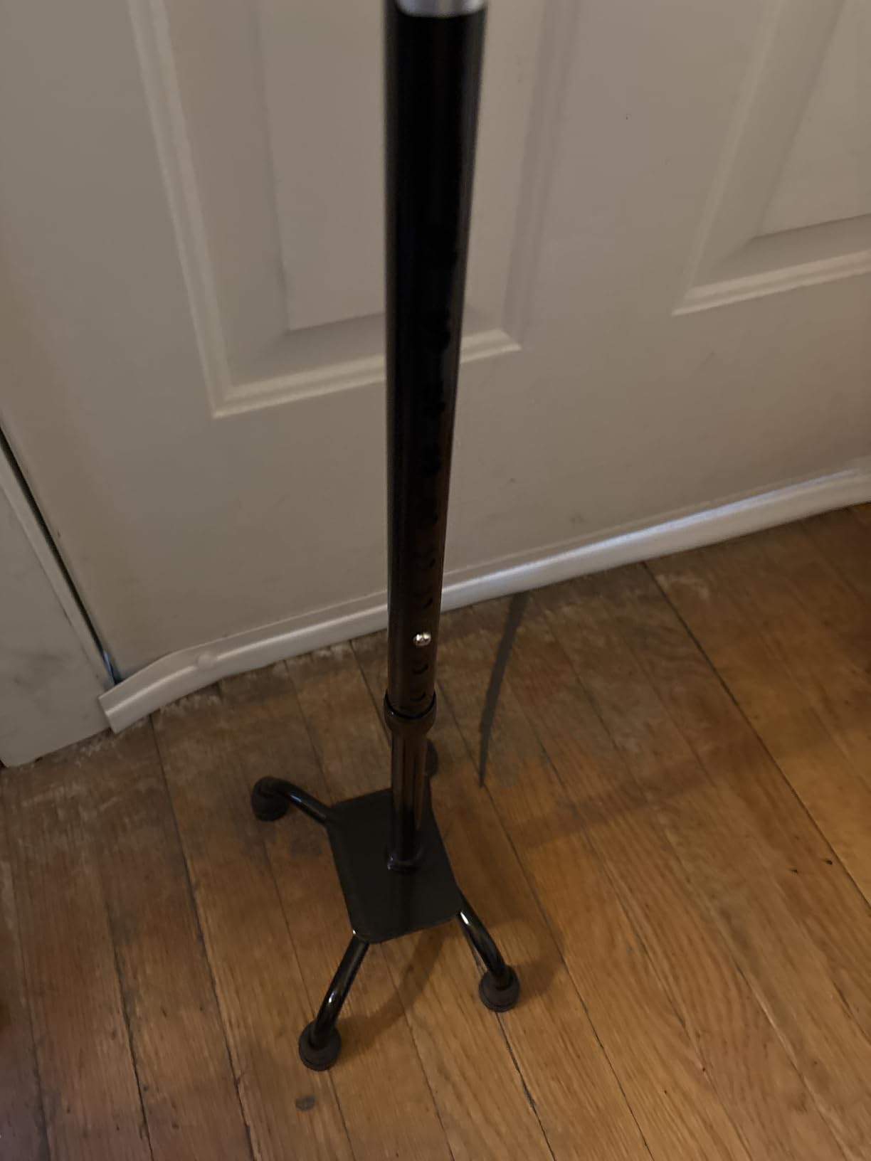 Medline Aluminum Quad Cane with Small Base, 300 lb Capacity, for Balance, Knee Injuries, Leg Surgery Recovery & Mobility, Portable, Sturdy Walking Aid for Seniors & Adults customer photo 1