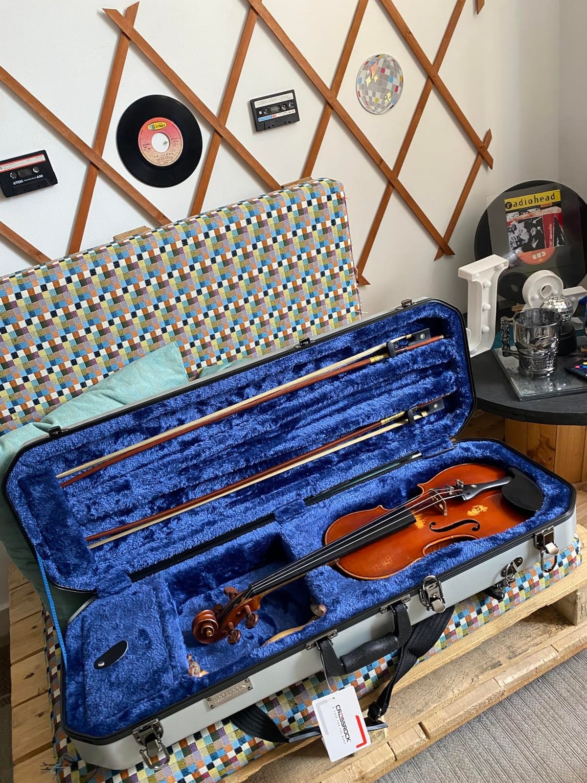 Crossrock ABS Oblong 4/4 Violin Case | Black Hardshell with Bow Holders, Interior Compartment, Backpack Straps & Lock – Lightweight Student-Friendly Design customer photo 1