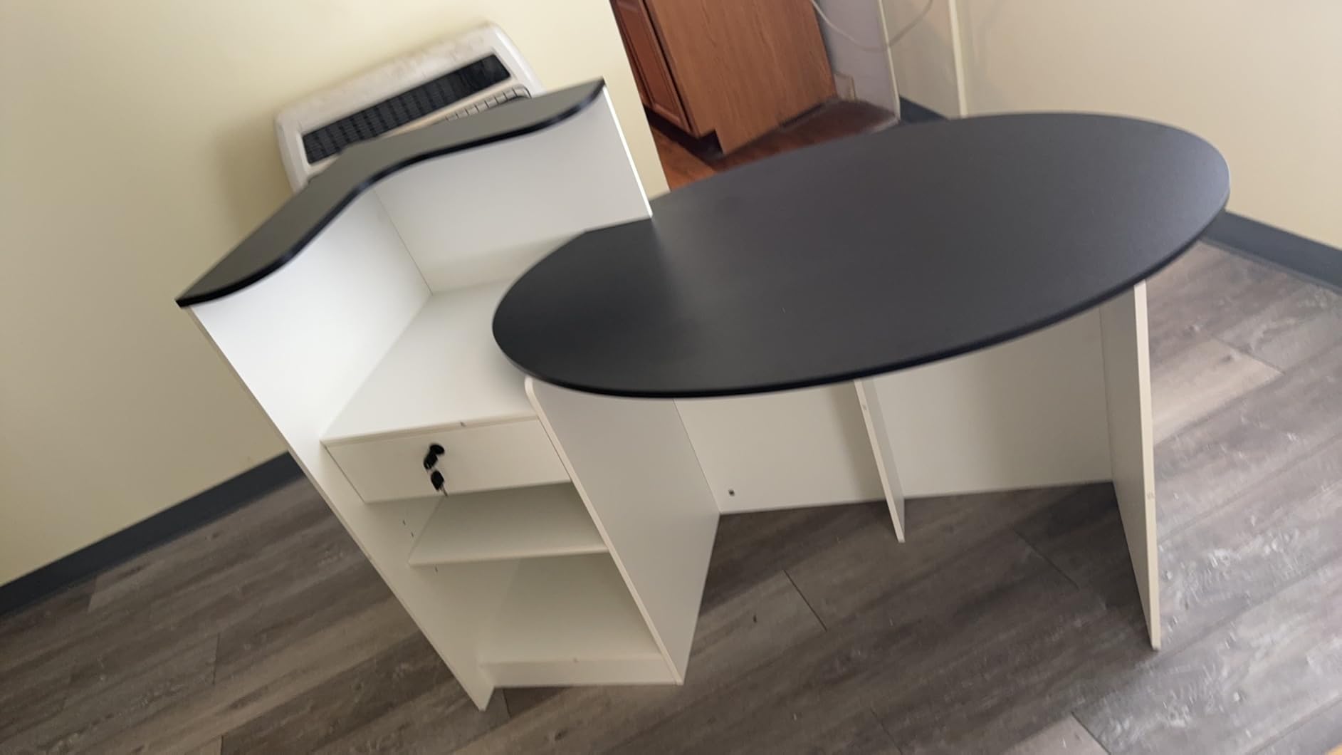 Tangkula Reception Desk, Front Counter Desk with Lockable Drawer & Adjustable Shelf, Oval Desktop, Retail Counter for Checkout, Computer Workstation for Salon Lobby Office, Home Office Desk customer photo 1