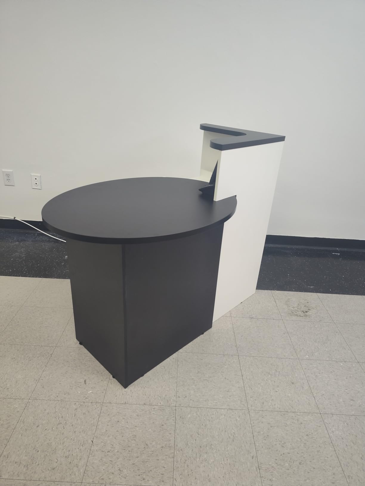 Tangkula Reception Desk, Front Counter Desk with Lockable Drawer & Adjustable Shelf, Oval Desktop, Retail Counter for Checkout, Computer Workstation for Salon Lobby Office, Home Office Desk customer photo 2
