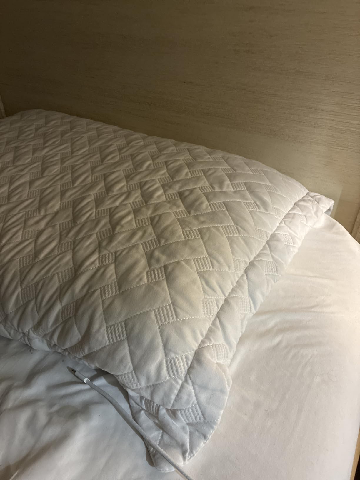 MINUPWELL Ultra Thin Pillows, Flat Pillows for Sleeping Thin, 7D High Support 2.5 inch Height Slim Bed Pillows for Stomach Sleeper, Standard Size -18x26 in - Rayon Derived from Bamboo customer photo 2