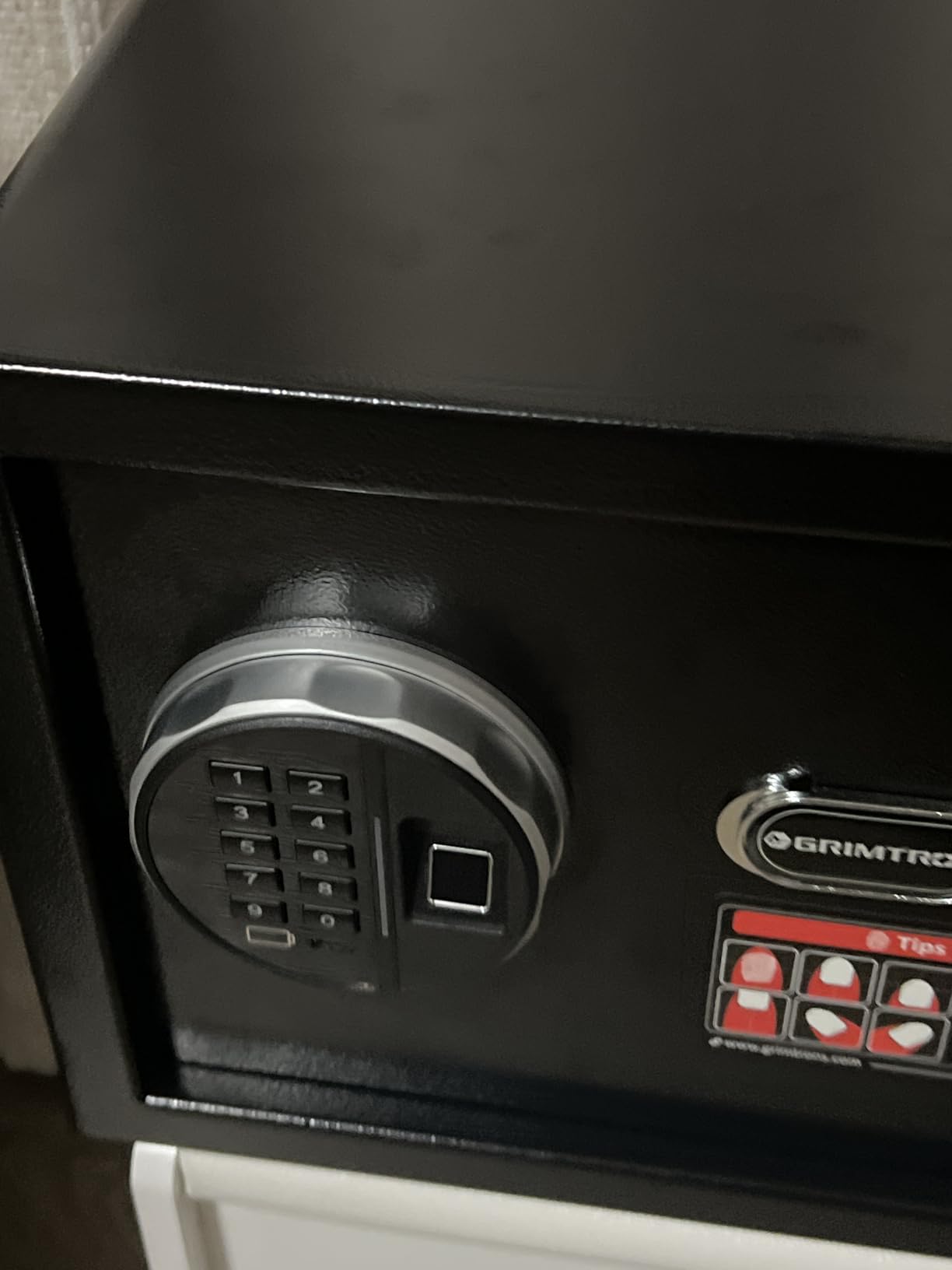 Grimtron 35LB Biometric 4 Pistols Safe with Fingerprint Lock, 3-8 Digit PIN customer photo 1