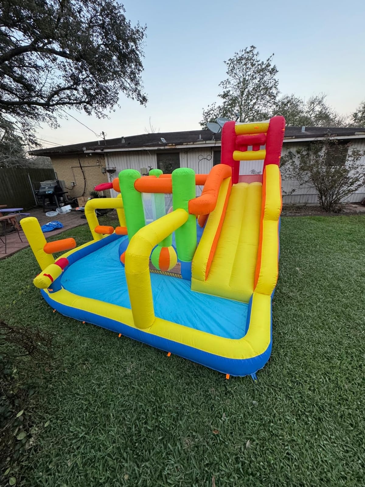 Umbalir 9-in-1 Inflatable Obstacle Bounce House with Water Slide customer photo 1