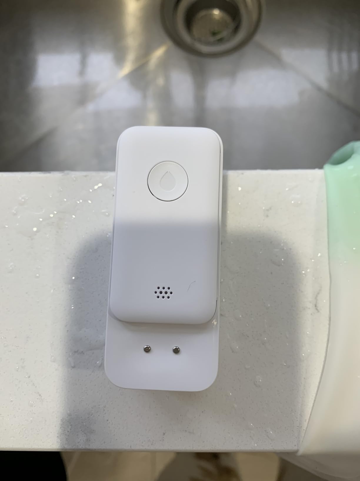 SwitchBot WiFi Water Sensor, Smart Water Leak Detector, 100dB Adjustable Alerts & App Alerts, IP67 Waterproof, Wireless Detector for Kitchen, Bathroom, Basement, No Hub Required (Support 2.4G) customer photo 1