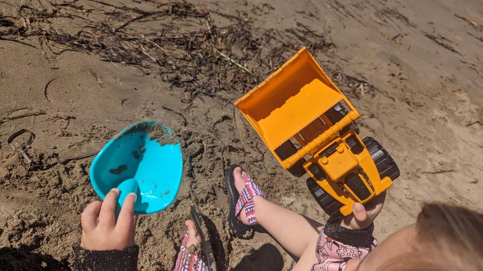 Beach Sand Toys for Kids, 29PCS Travel Beach Essentials for Toddler 3-10 customer photo 2