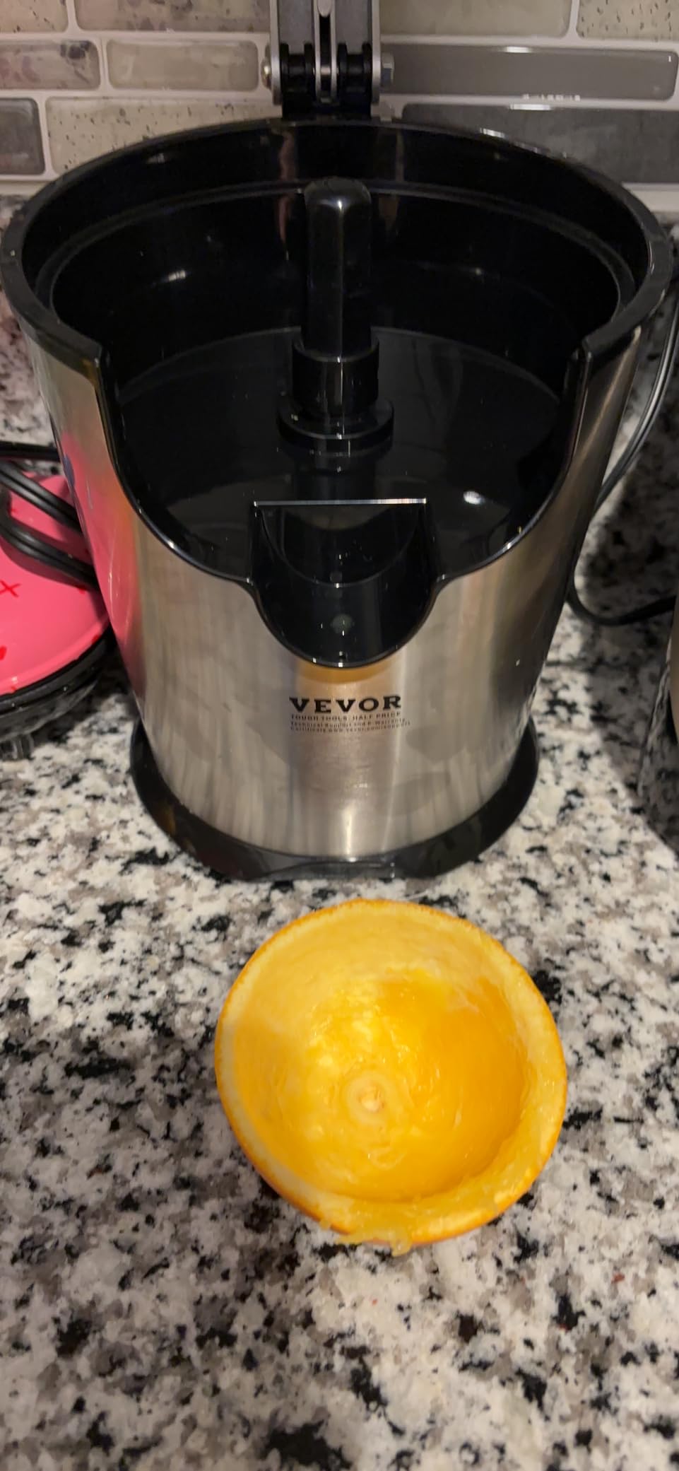 VEVOR Commercial Orange Juicer Machine, 120W Automatic Feeding Juice Extractor, Stainless Steel Juice Extractor for 25 Oranges Per Minute, with Pull-Out Filter Box, PC Cover, 2 Peel Collecting Buckets customer photo 1