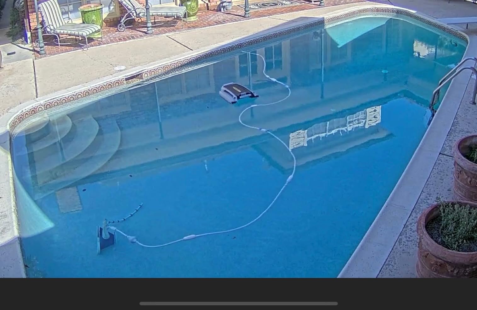 Betta SE Plus - Solar-Powered Robotic Pool Skimmer with 24/7 Continuous Cleaning Power, Dual Charging Options, Twin Salt Chlorine Tolerant Motors, and Shallow Water Safeguard customer photo 1