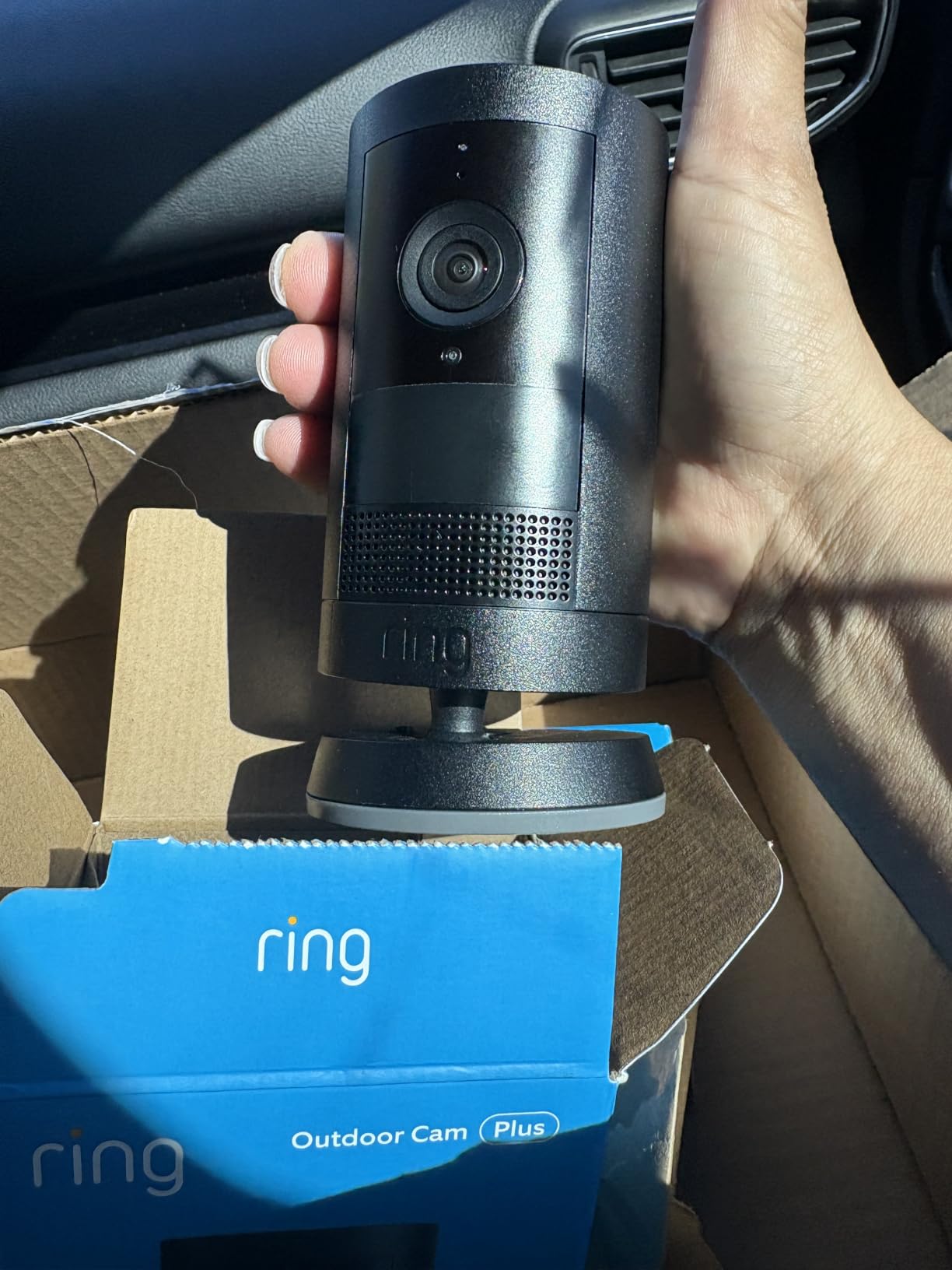 Ring Outdoor Cam Plus, Battery (newest model), Home or business security, Wide-Angle 2K Video with Ring Vision, Low-Light Sight for full-color night vision, Mount-Anywhere Versatility, White customer photo 2