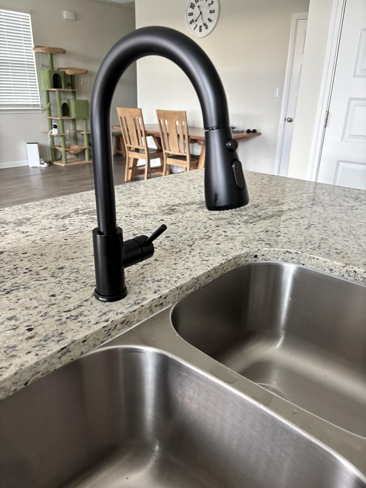 Hiqufet Touchless Kitchen Faucet, Pull Down Sprayer, Brushed Nickel customer photo 1