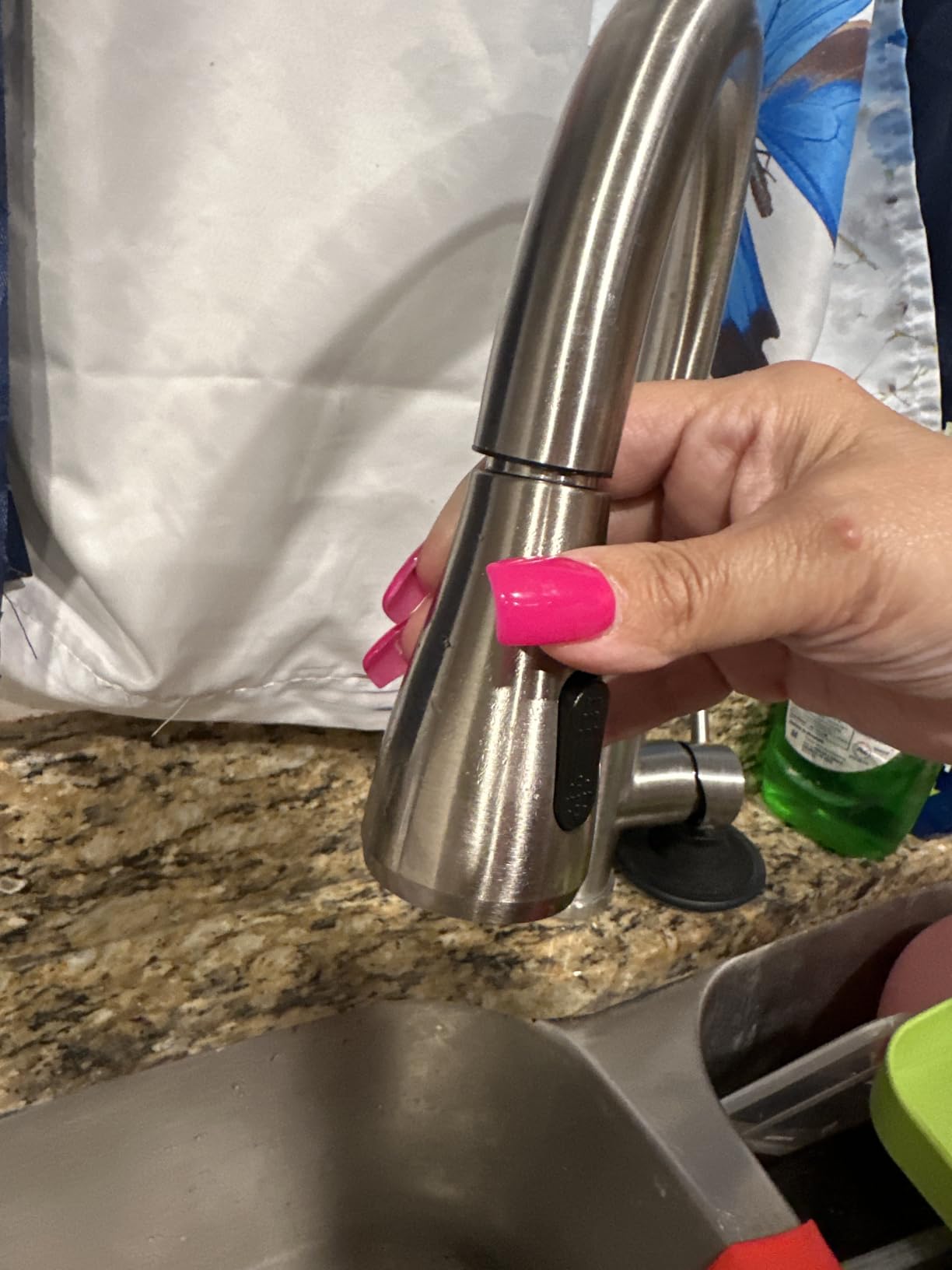 Hiqufet Touchless Kitchen Faucet, Pull Down Sprayer, Brushed Nickel customer photo 2