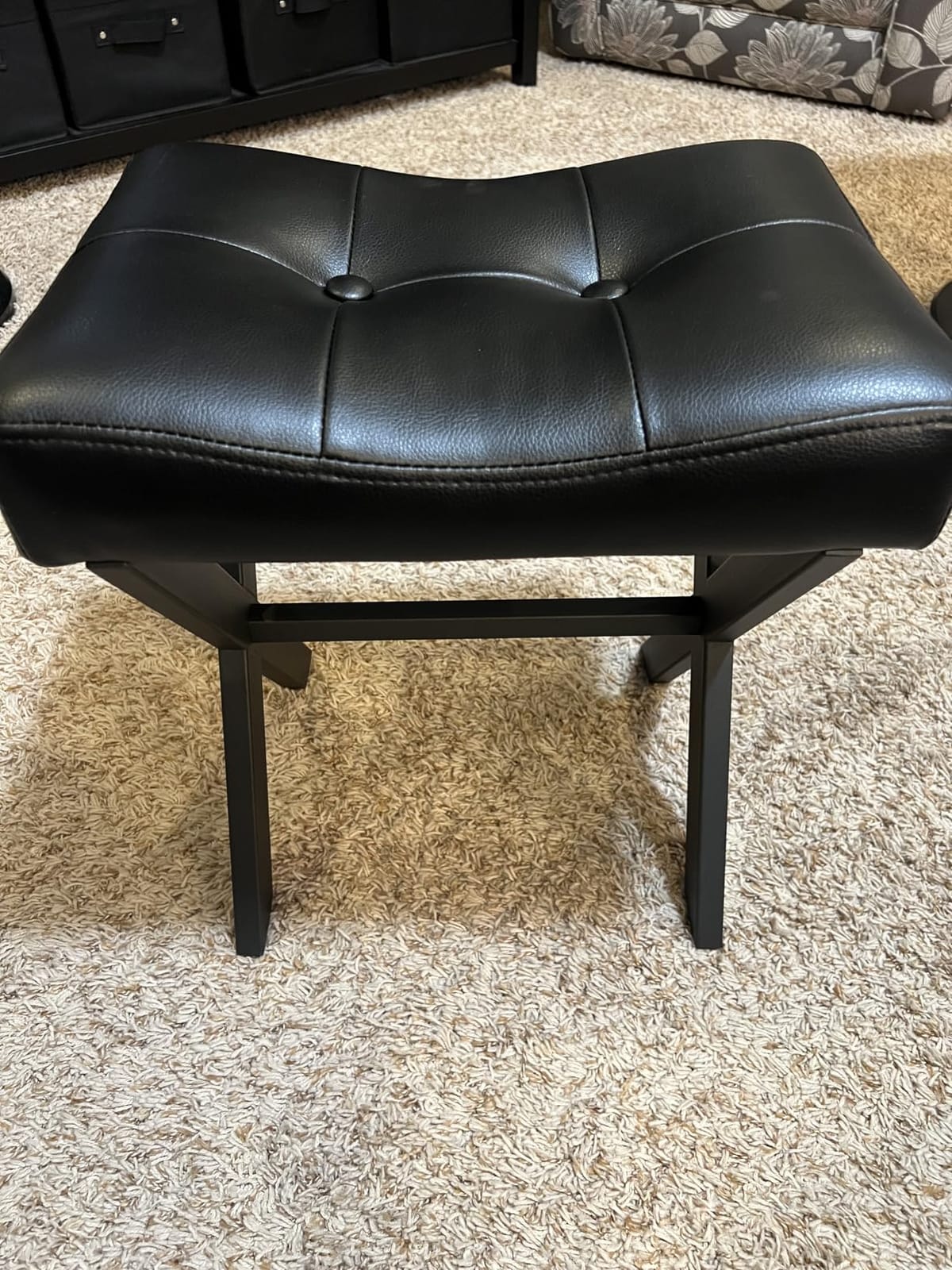 Memobarco 18-Inch Leather Vanity Stool Chair, Black customer photo 2