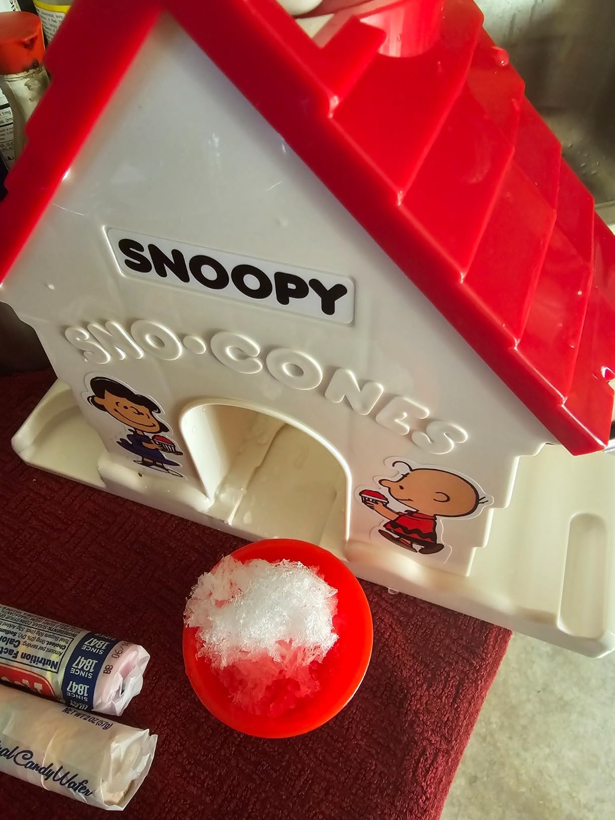 Cra-Z-Art Snoopy SNO-Cone Machine, Snow Cone Shaved Ice Maker Ice Shaver, Snoopy House Shaped Shaved Ice Maker Comes with Fruit Punch Flavor Packet, Ages 6 and Up, White customer photo 2
