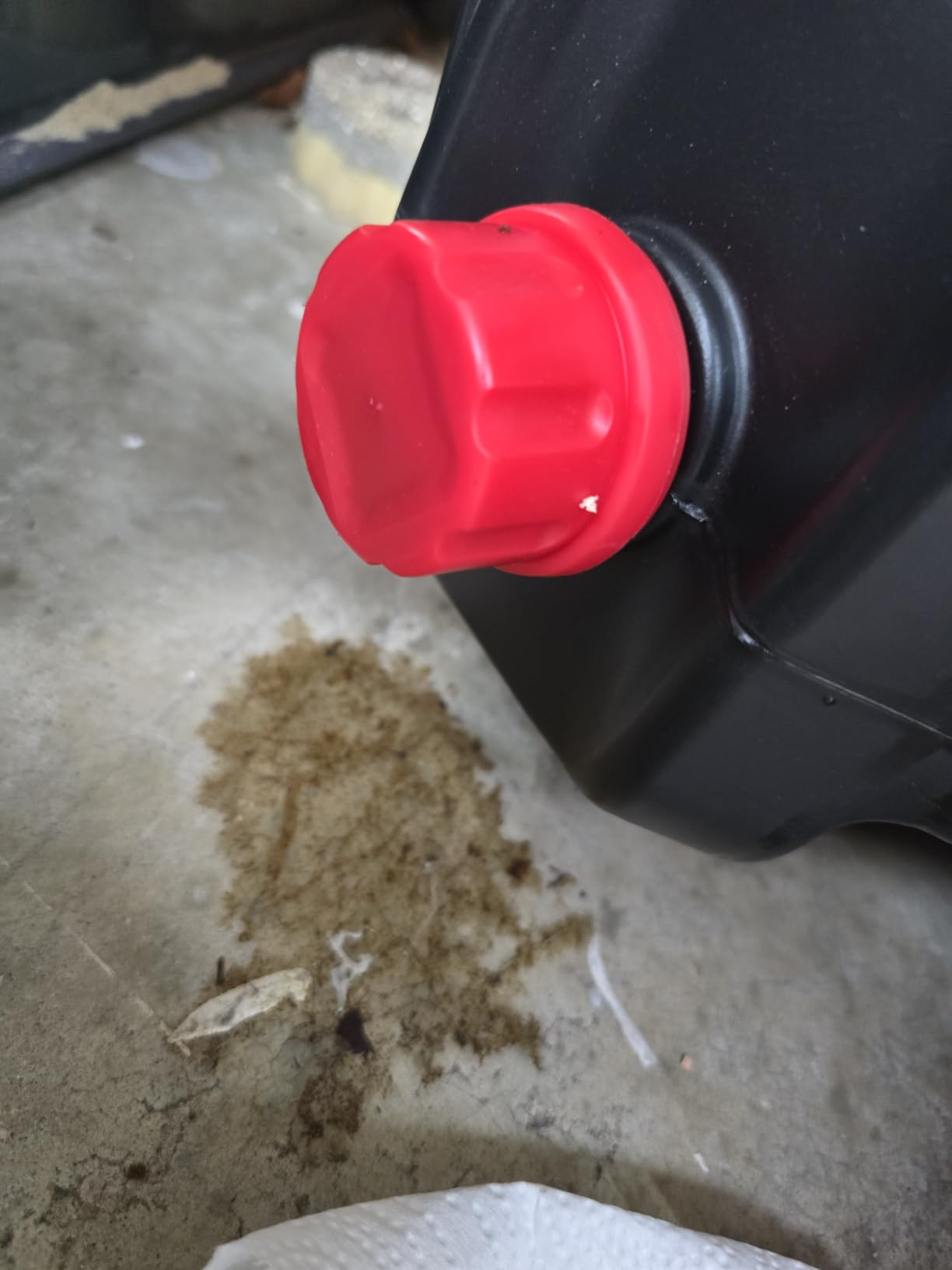 Performance Tool W4077 16-Quart Automotive Oil Drain Container, Black customer photo 2