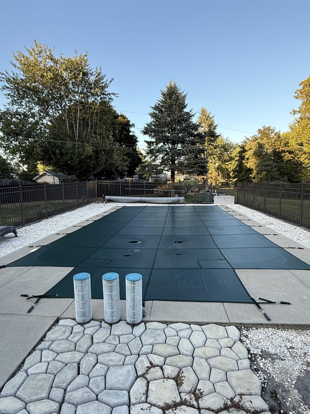 VEVOR Pool Safety Cover, Fits 16x32ft Rectangular Inground Winter Swimming Pools, with 4x8ft Center End Step, Triple Stitched, High Strength Mesh PP, Great Rain Permeability, Installation Hardware customer photo 1
