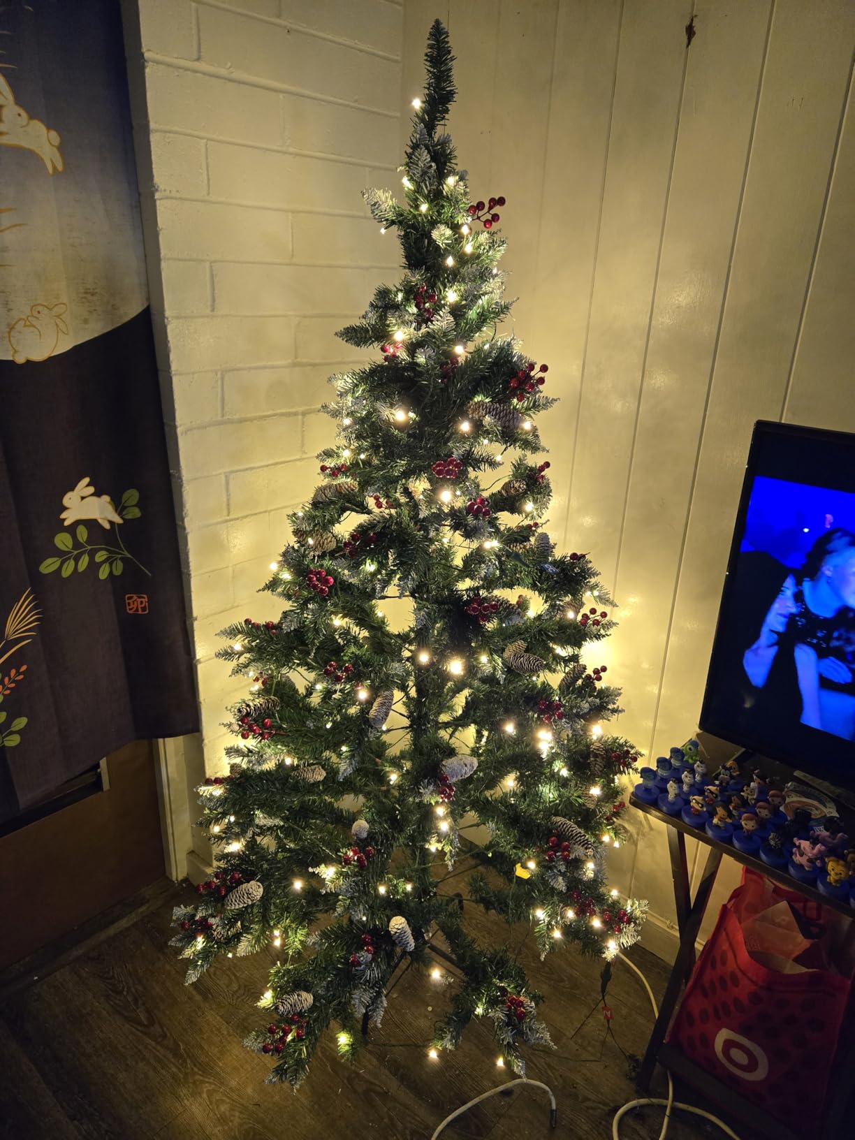 YITAHOME Prelit Pre-Decorated Christmas Tree 6FT with Remote customer photo 1