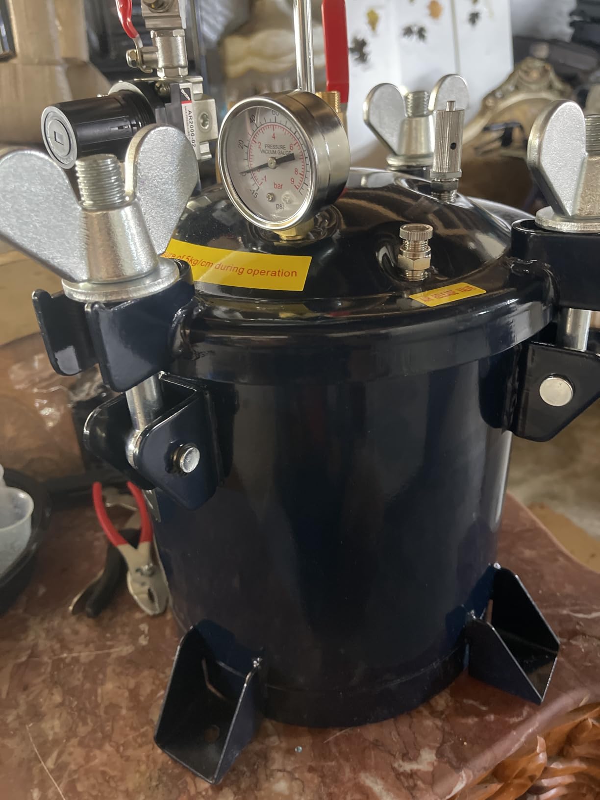 VEVOR Spray Paint Pressure Pot, 20L/5gal Pressure Pot Tank, 70 psi Adjustale Pressure, Steel Pressure Pot Paint Tank with Casters and Leak Repair Sealant, for Home Decor and Industry Painting customer photo 2