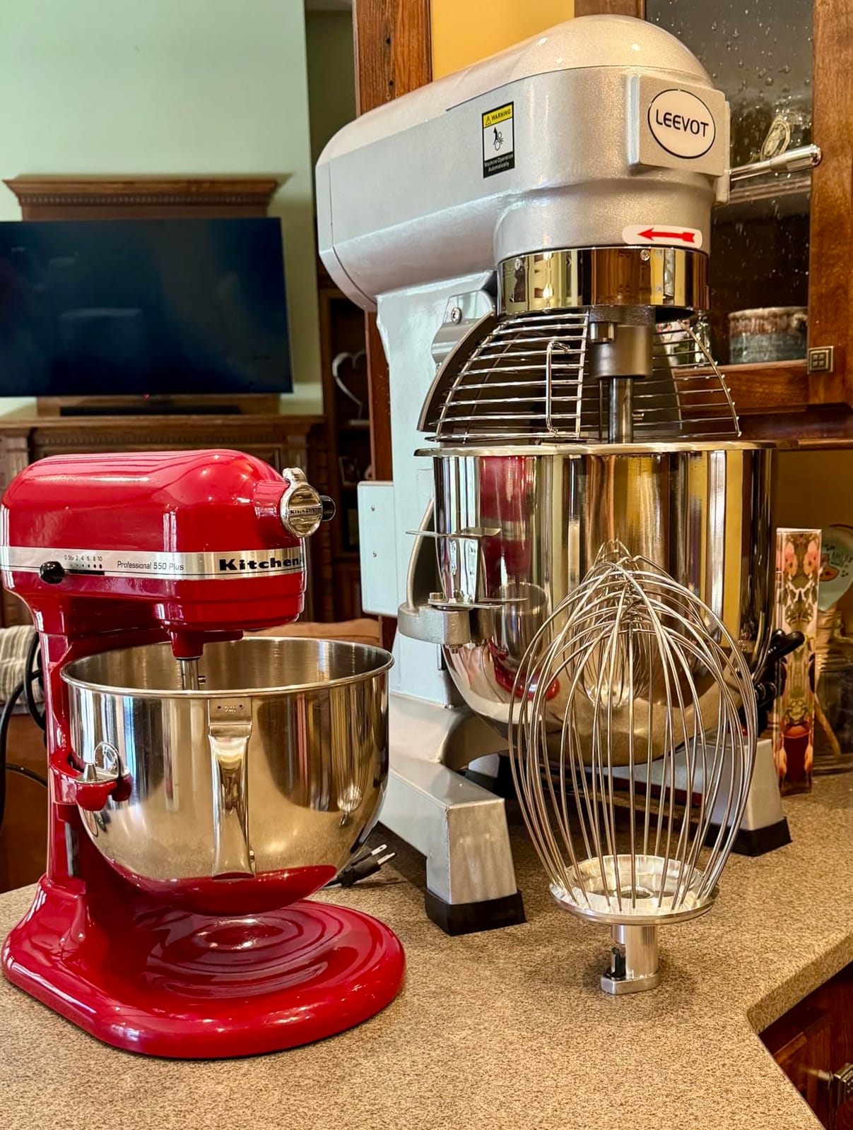 30Qt Commercial Food Mixer with Timing Function,1250W Commercial mixer 3-Speed Adjustable Heavy Duty, Electric Stand Food Mixer with Stainless Steel Bowl for Bakery Pizzeria. (Standard) customer photo 1