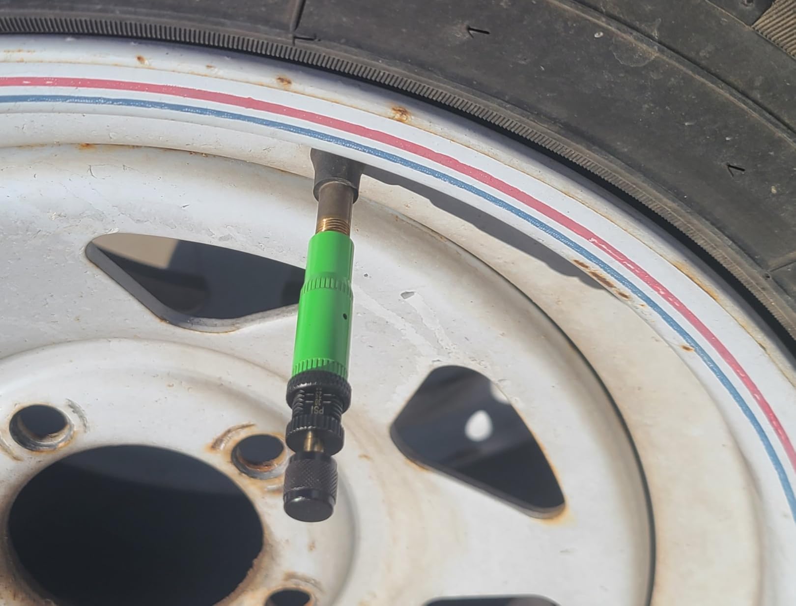 Rhino USA Adjustable Tire Deflator Kit (4-Pack) - 10-30 PSI Air Down Tool customer photo 1