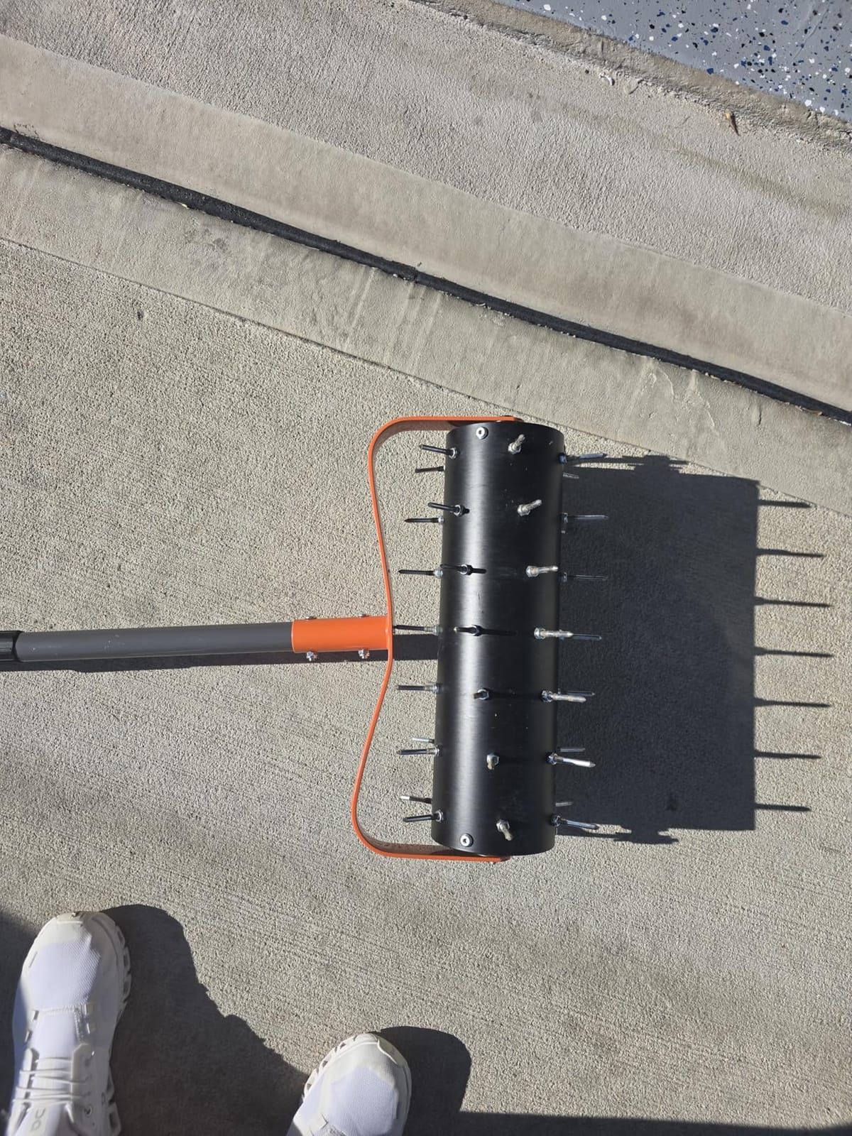 Walensee Rolling Lawn Aerator, Heavy Duty Manual Aerator with 42 Spikes | Adjustable Handle,71