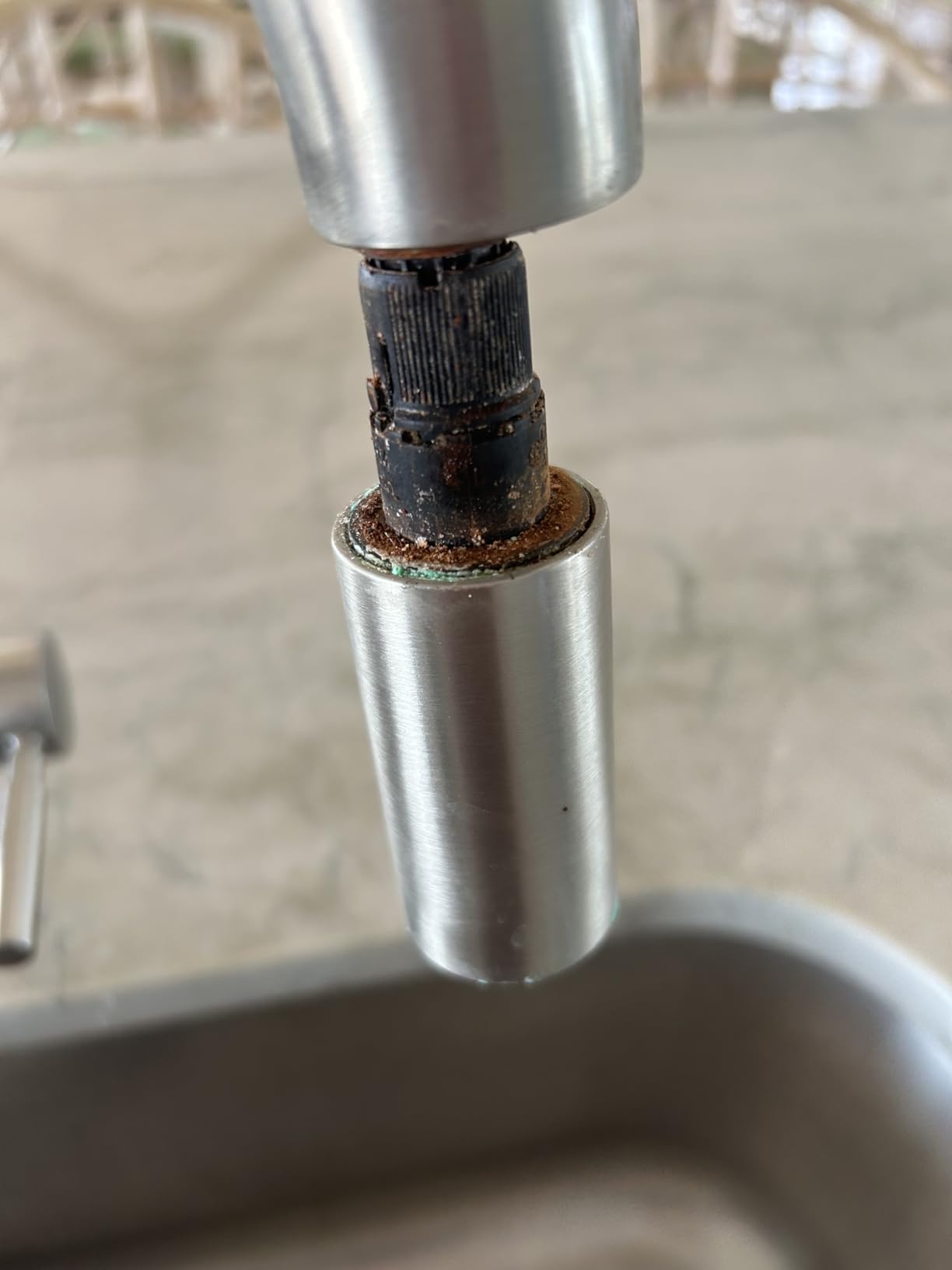 Delta Nicoli Brushed Nickel Kitchen Faucet with Pull Down Sprayer, Modern Single Hole Kitchen Sink Faucet, Single Handle, Stainless Steel 19867LF-SS customer photo 1