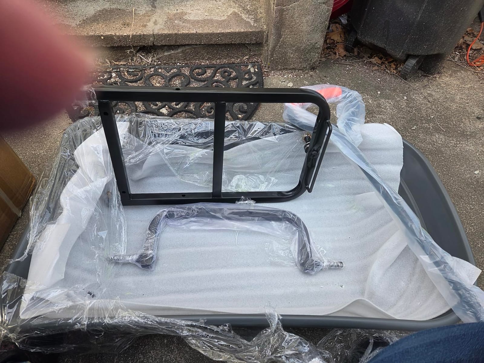 VEVOR Poly Garden Dump Cart 4 Cu.Ft. 600 lbs 4 Wheel Wheelbarrow Dump Wagon | For Orchard Farm, Adjustable Handle, Heavy Duty Yard Cart with 10 in All Terrain Wheels, Steel Frame & Quick Release System customer photo 2