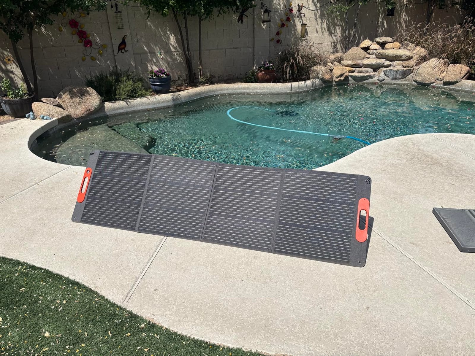 200W Portable Solar Panel for Power Station, 24% High Efficiency ETFE Foldable Solar Panel Charger, QC3.0, Type-C 60W, MC4 Output, IP65 Waterproof, for Outdoor Camping, RV, Emergency Power Supply | 24% Efficiency, IP65 Waterproof, ETFE, Solar Angle Guide, Foldable Solar Panel, MC4, Type-C,USB, 4 Kickstands customer photo 2